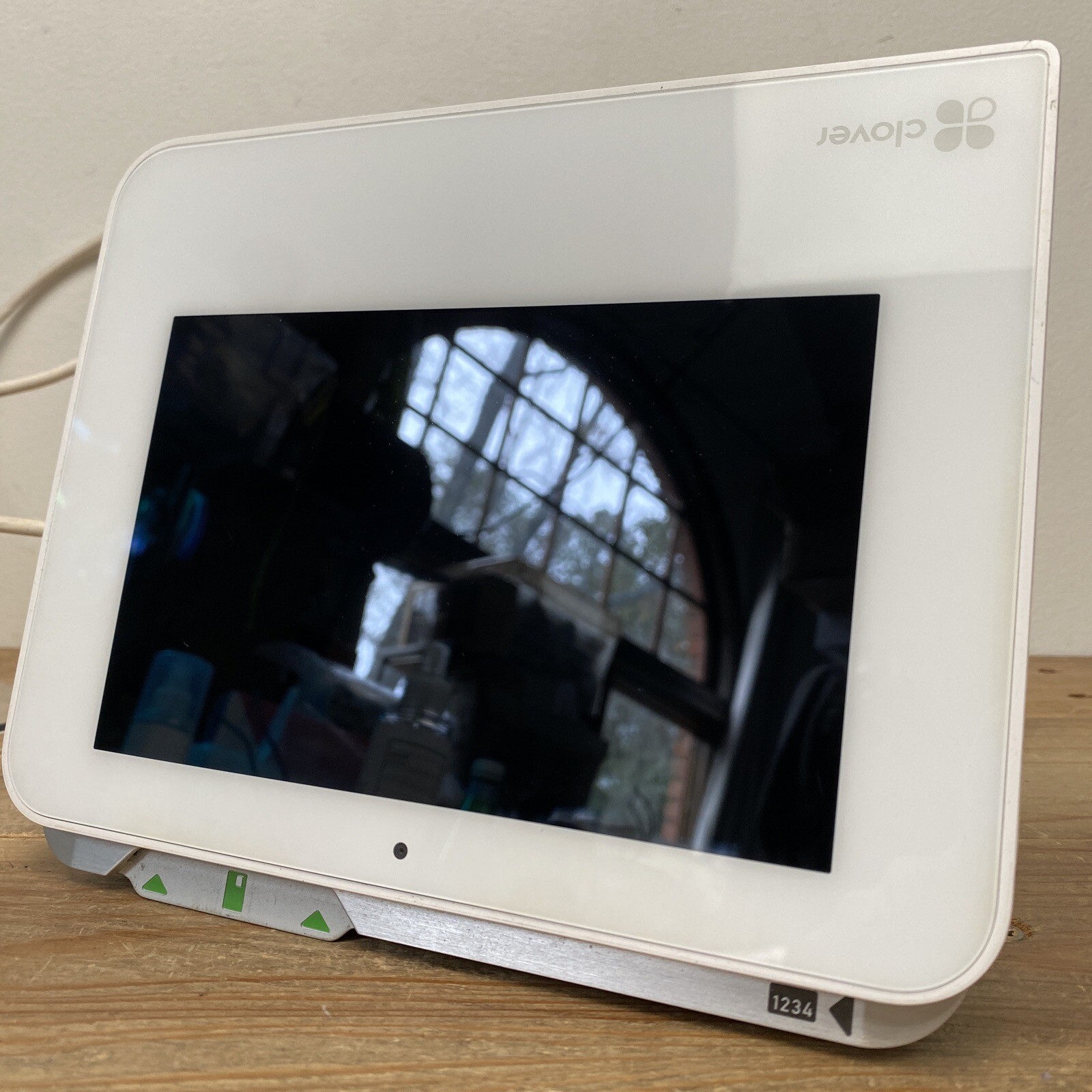 Clover Mini Wi-Fi C300 Contactless Tap-To-Pay POS System, Credit Card Reader 