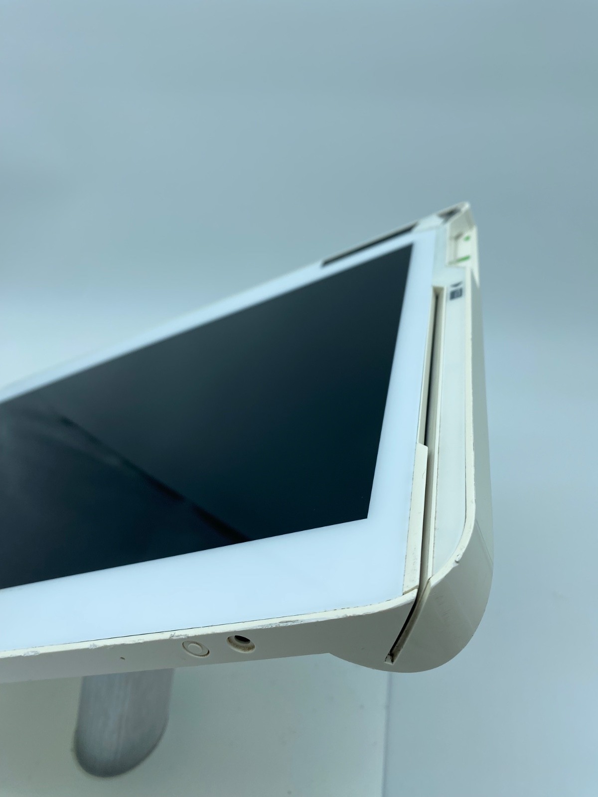 Clover C500 POS Terminal – Powers On – Screen Only –