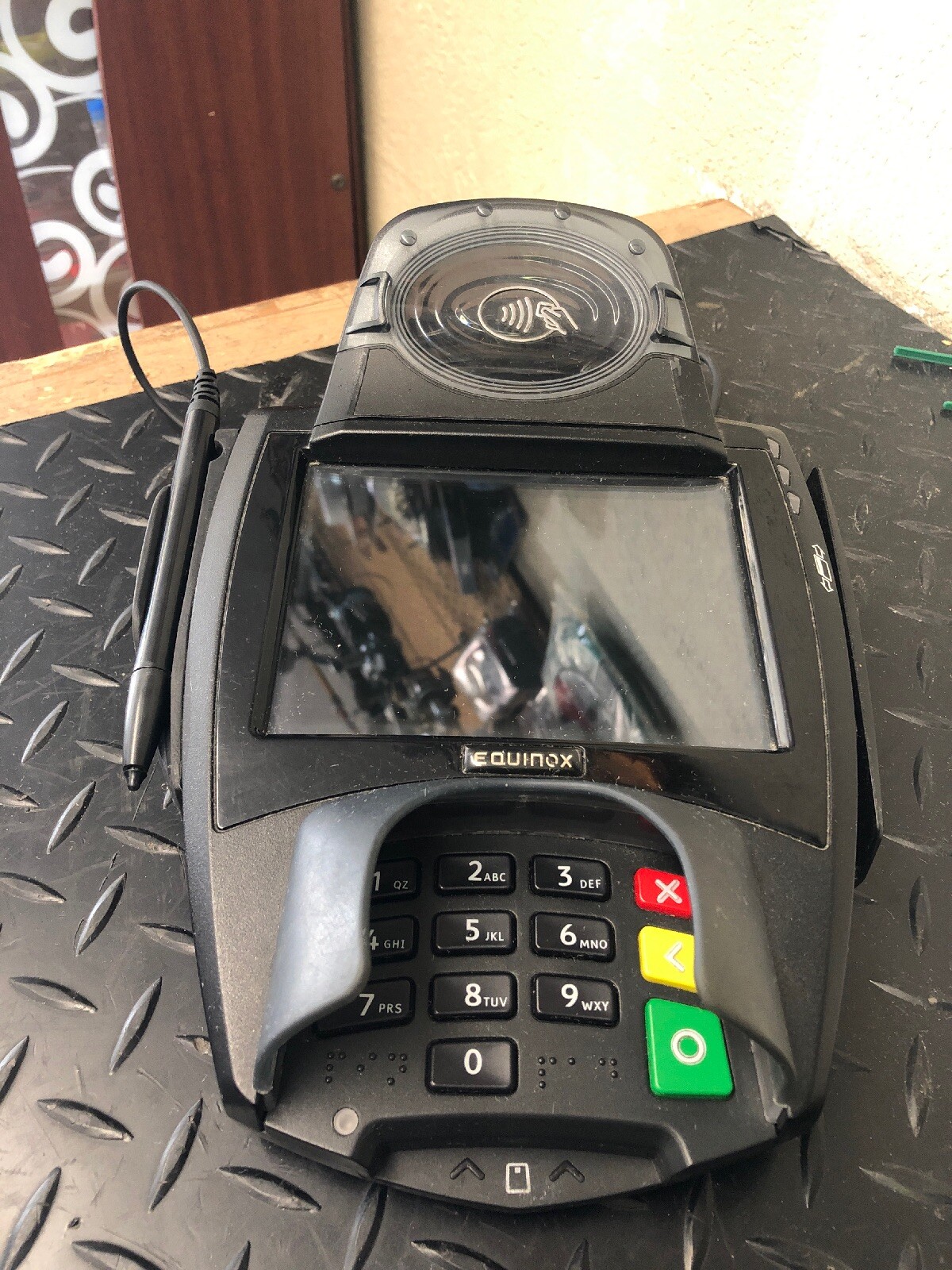 Equinox L5300 Credit Card Payment Terminal Contactless Swiped Black w/ Pen