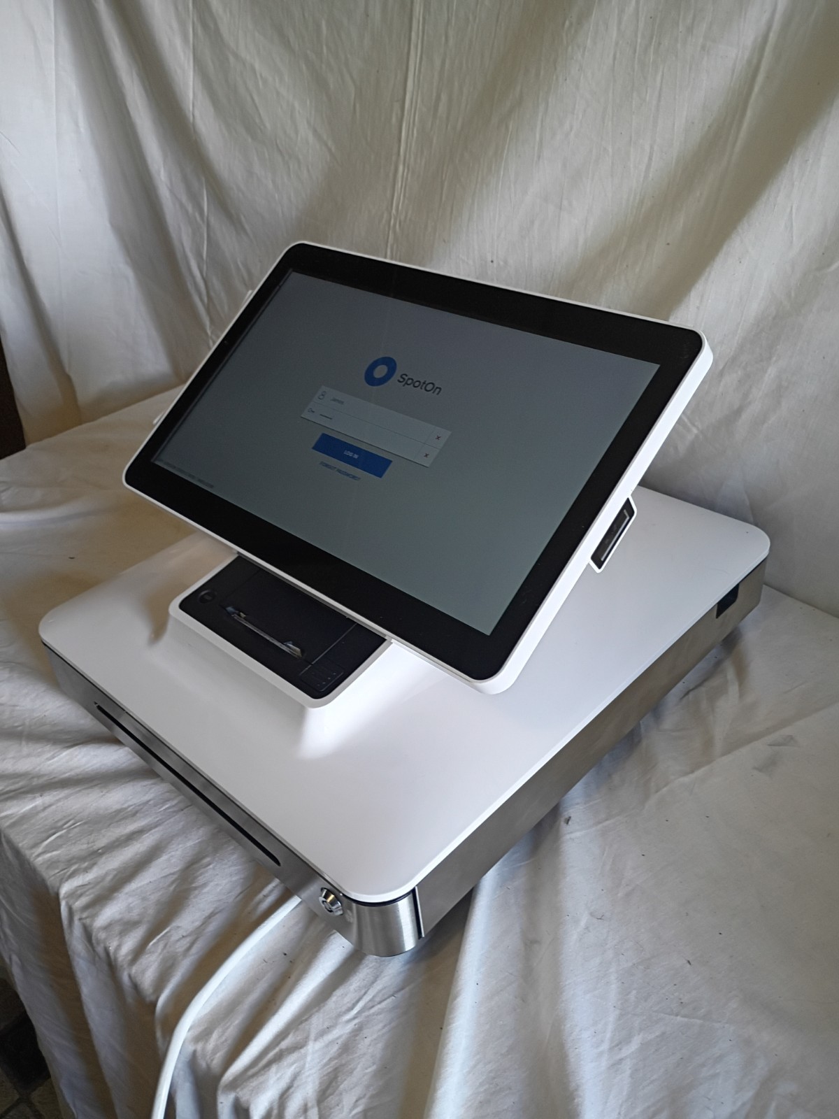ELO POS Paypoint Terminal Model# E346732 With Cord Free Shipping!