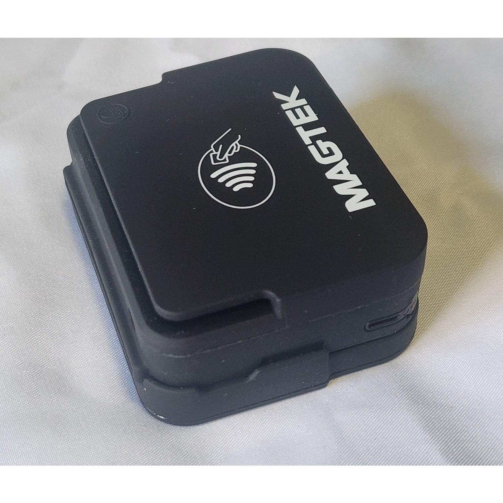 Magtek iDynamo 6 for IOS – Magnetic Card NFC Reader Mobile Payment iPhone iPad