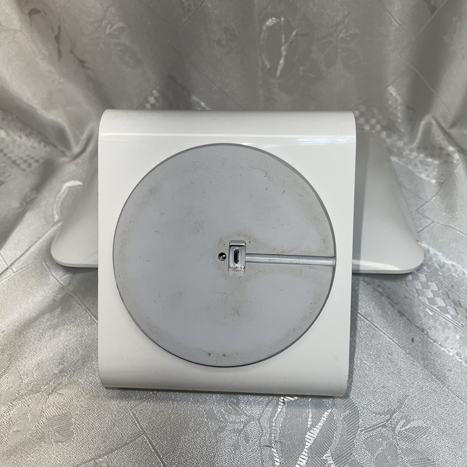 Square Stand for iPad – White Model #S025