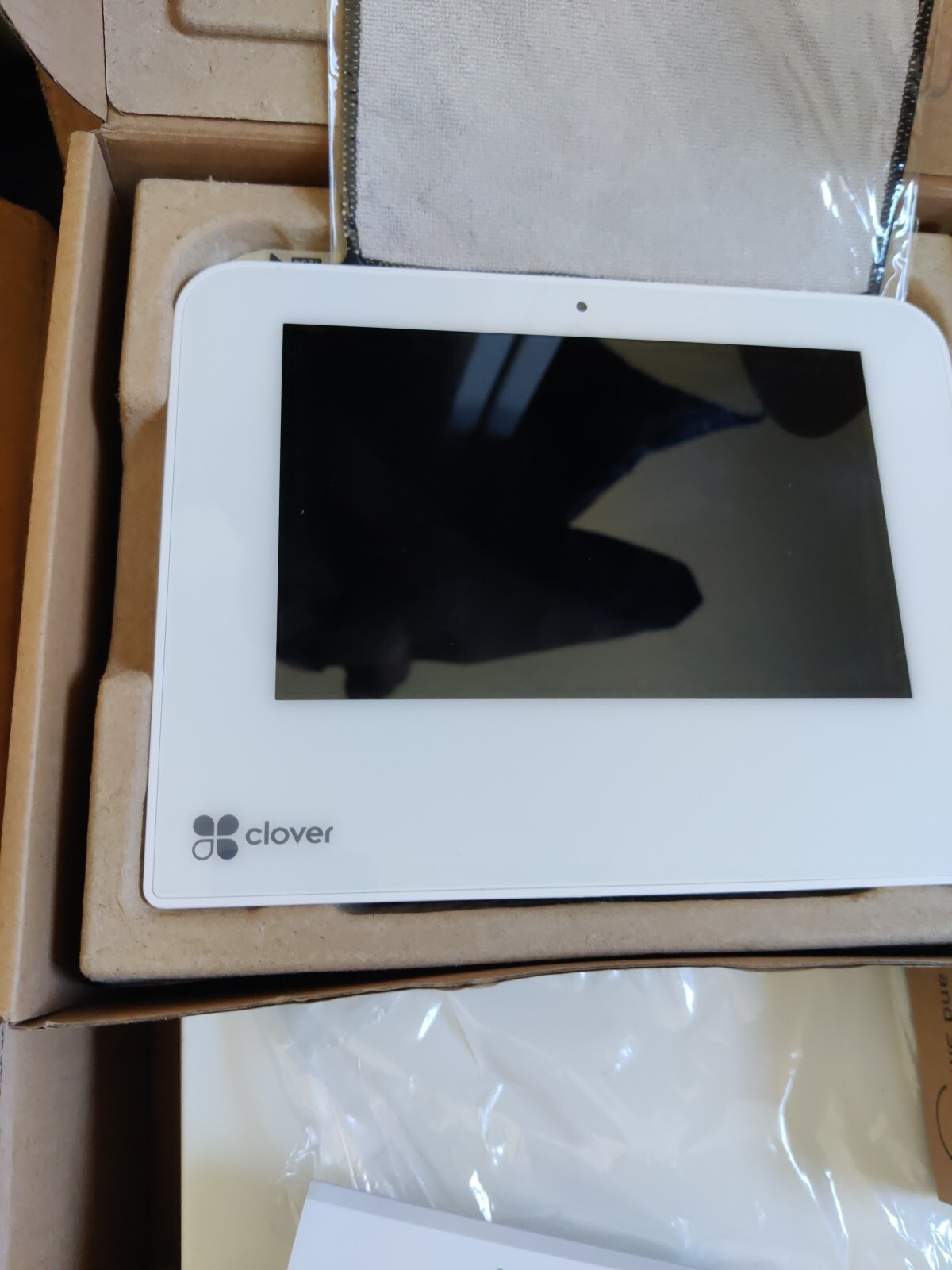 Clover Mini POS Apple Pay, EMV, Printer, Credit Card Machine with Cash drawer