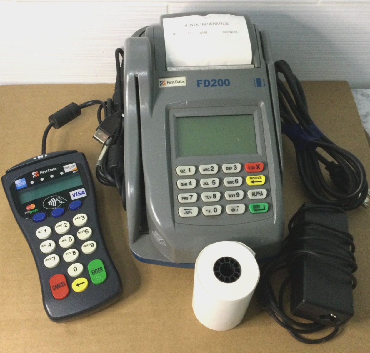 FIRST DATA FD200 FD-30 001302020 001628035 CREDIT CARD TERMINAL W/PIN PAD