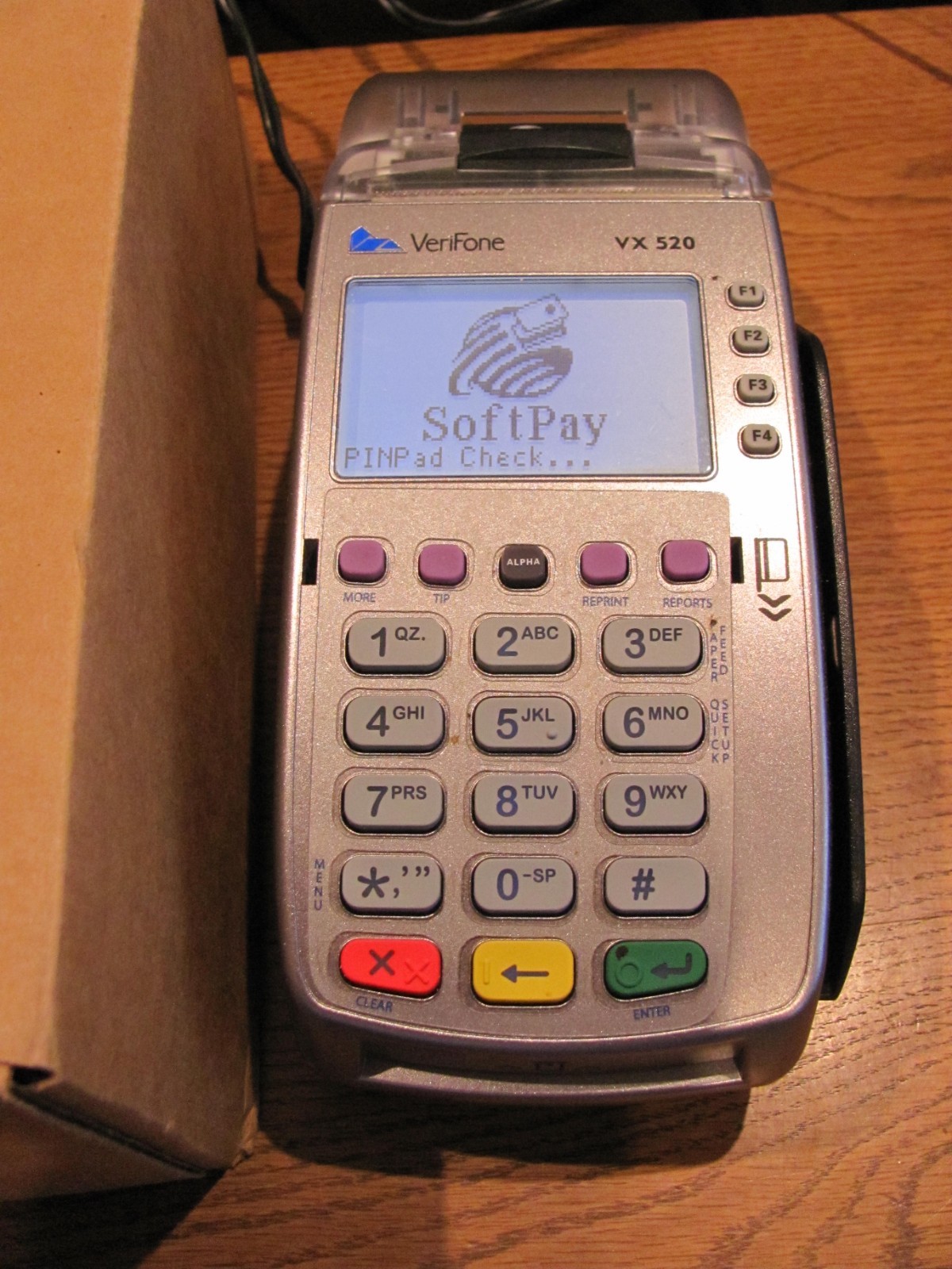 VeriFone VX520 Credit Card Terminal Machine Powers On w/Cords & Box