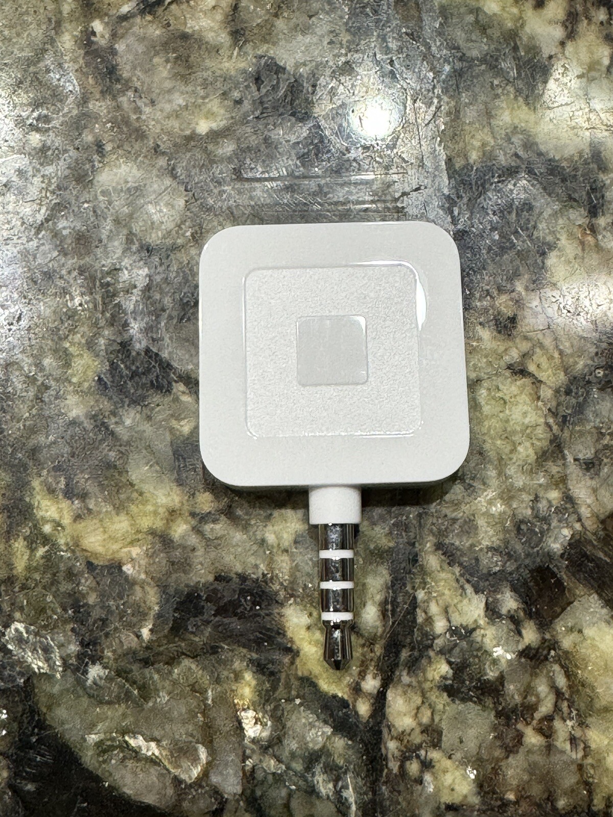 Square A-PKG-0206-01 Credit Debit Card Reader – White for Apple iPhone and…