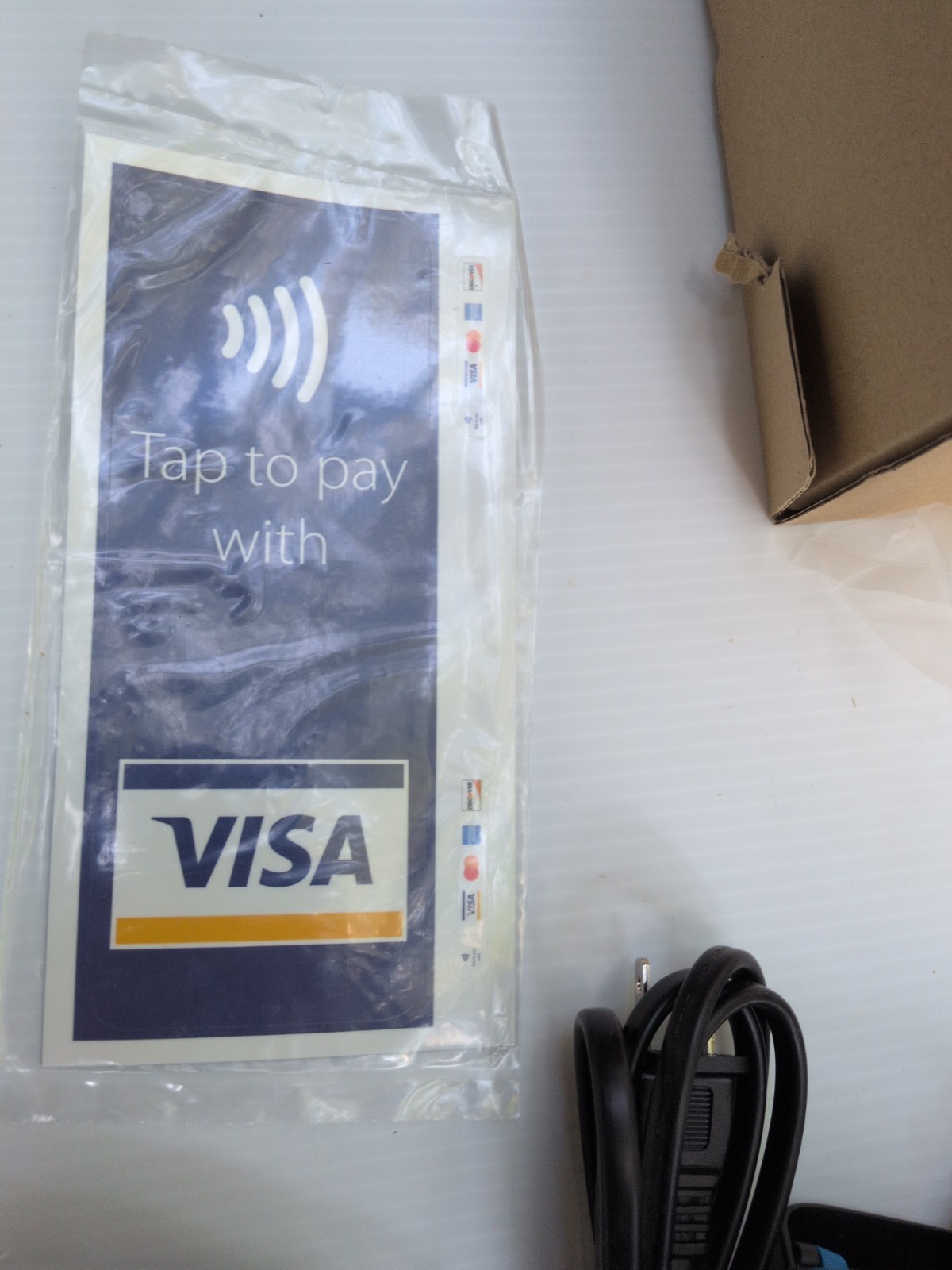 Ingenico Desk/5000 Credit Card Terminal Blue Powers On Chase Logo Complete