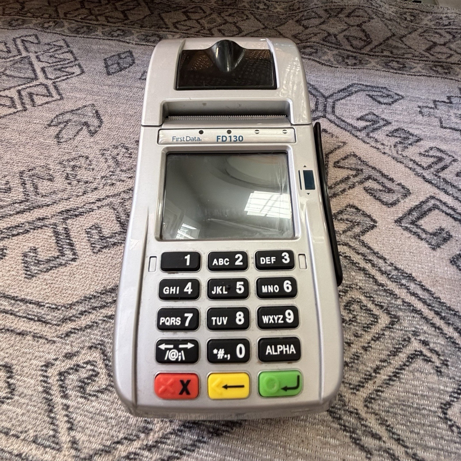 VeriFone VX520 Silver/ Black, LCD Screen POS Credit Card Terminal Tested No Cord