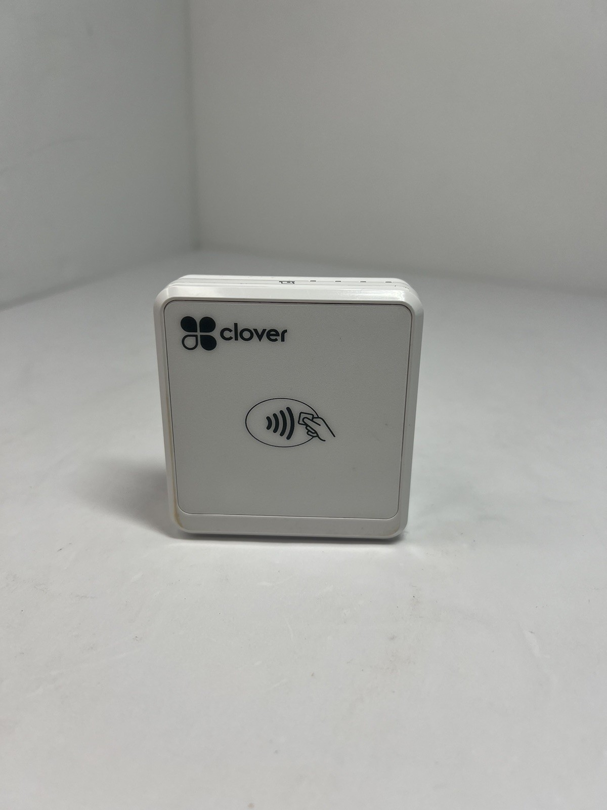 Clover Go RP457 A Contactless + Chip + Swipe Card Reader in White – Used