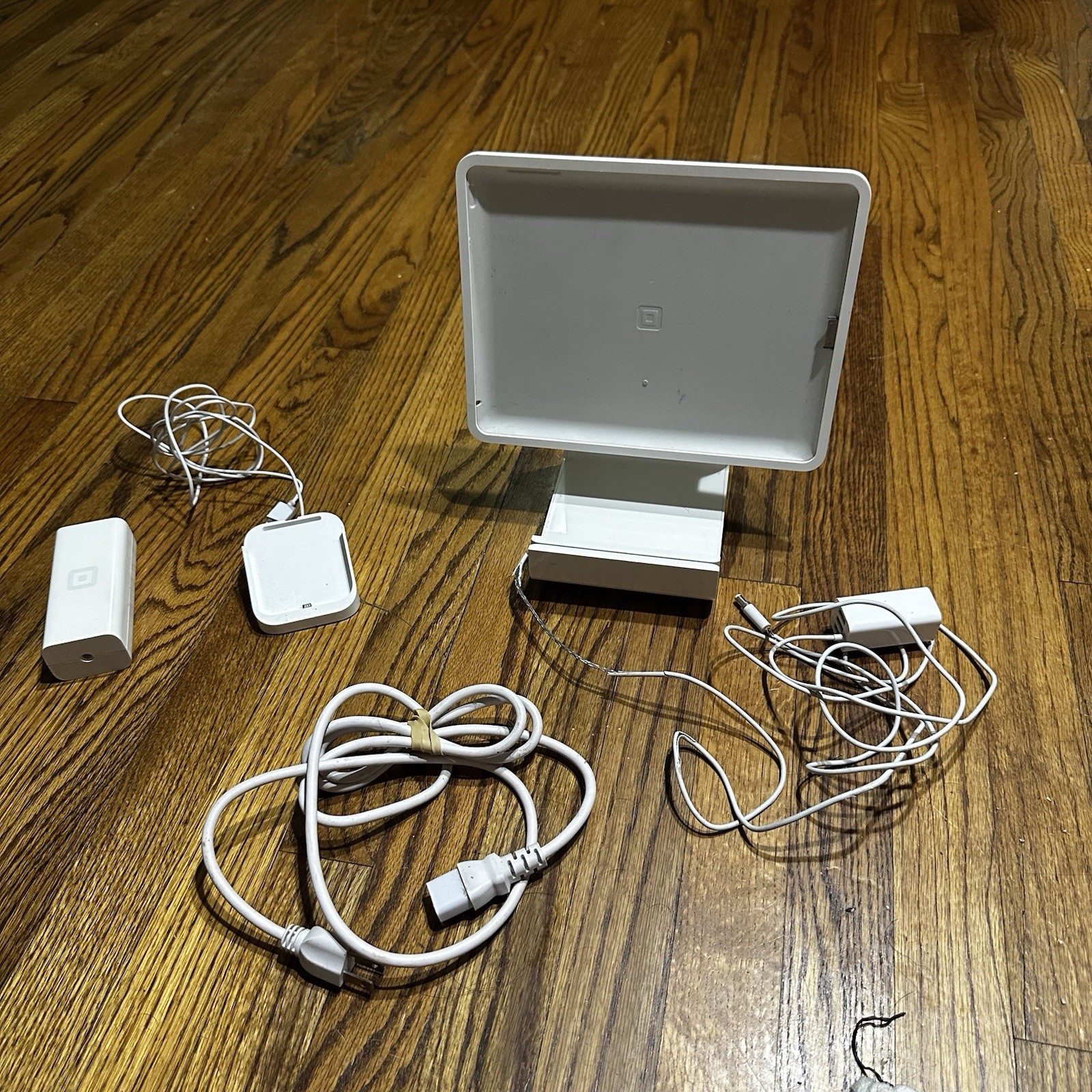 Square Stand 1st Gen POS Terminal with Reader & Power Cables – AS IS / NO IPAD