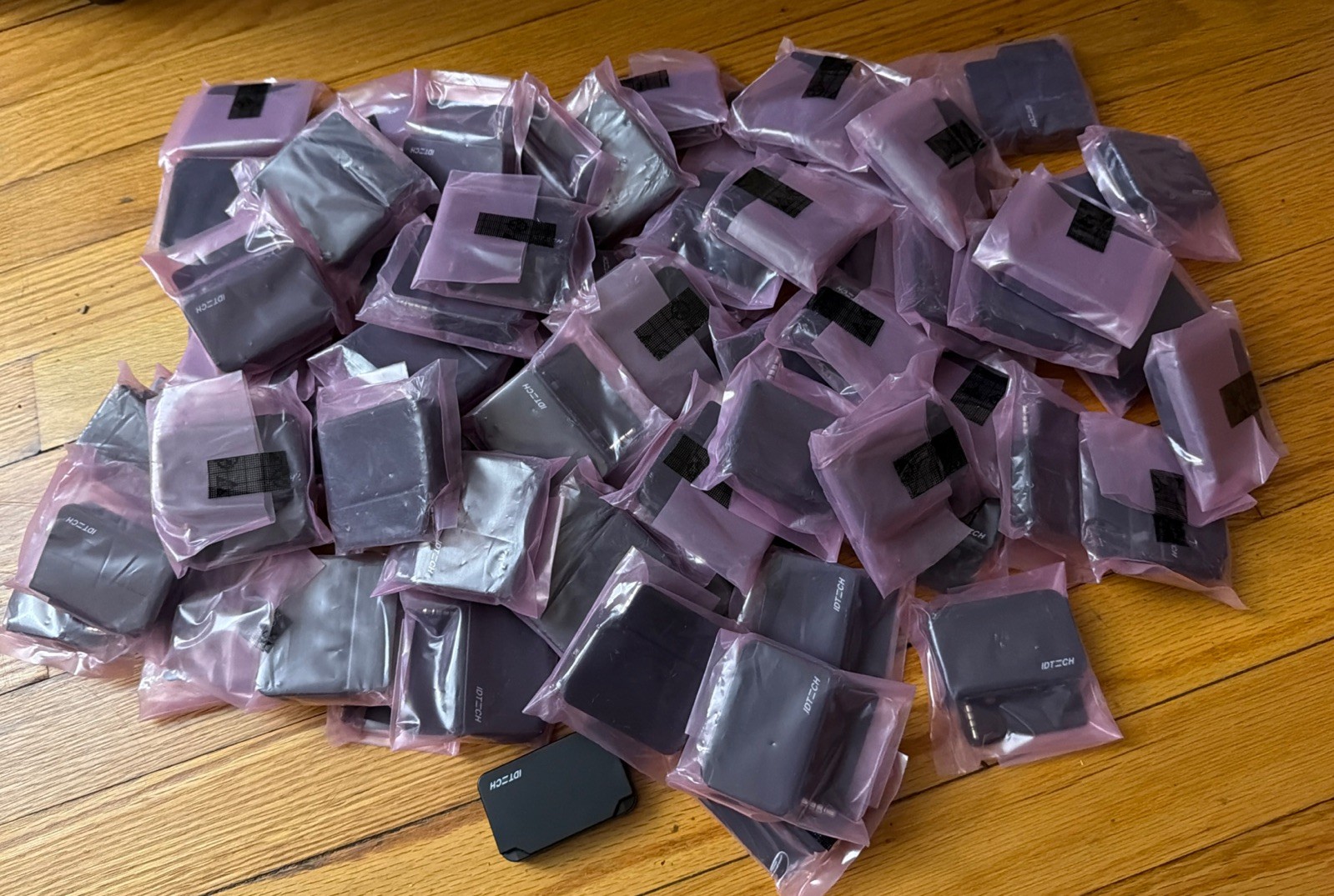 Lot Of(75) IDTECH: Unipay – Card / Magnetic Strip Reader – IDMR-AB83133 Rev.D