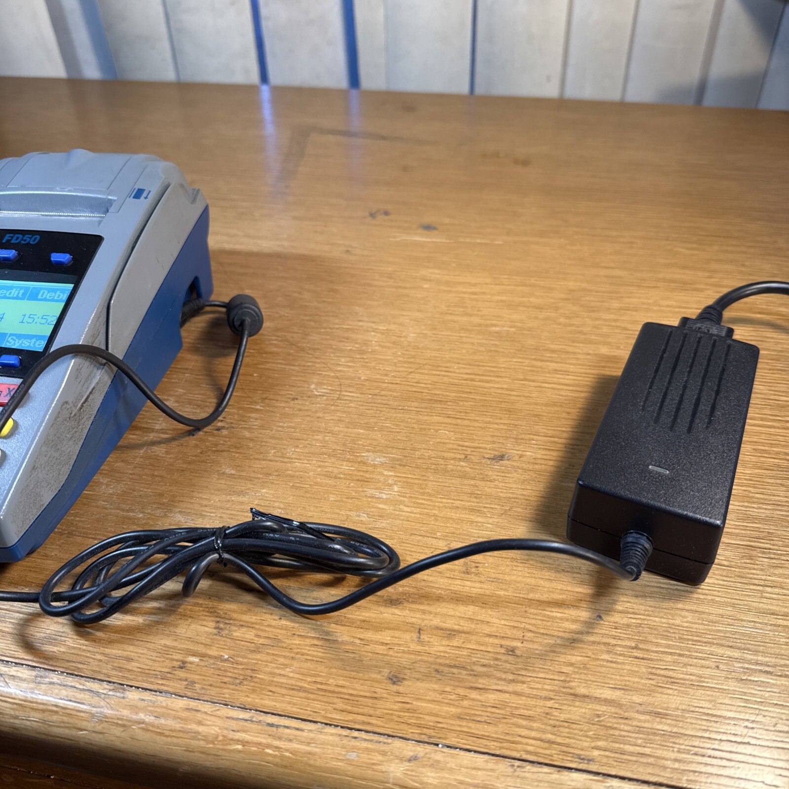 First Data FD50 Credit Card Terminal With Power Cords – Excellent