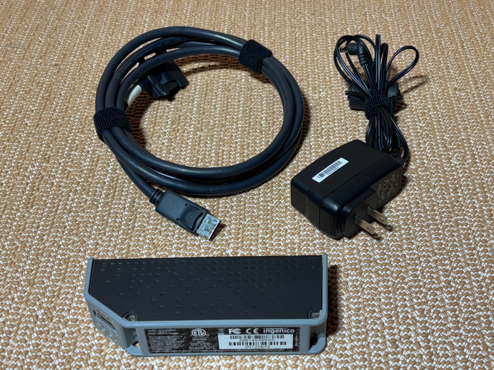 OEM Ingenico Com Box 296149398AC w/HDMI to Display Port AC Adapter included