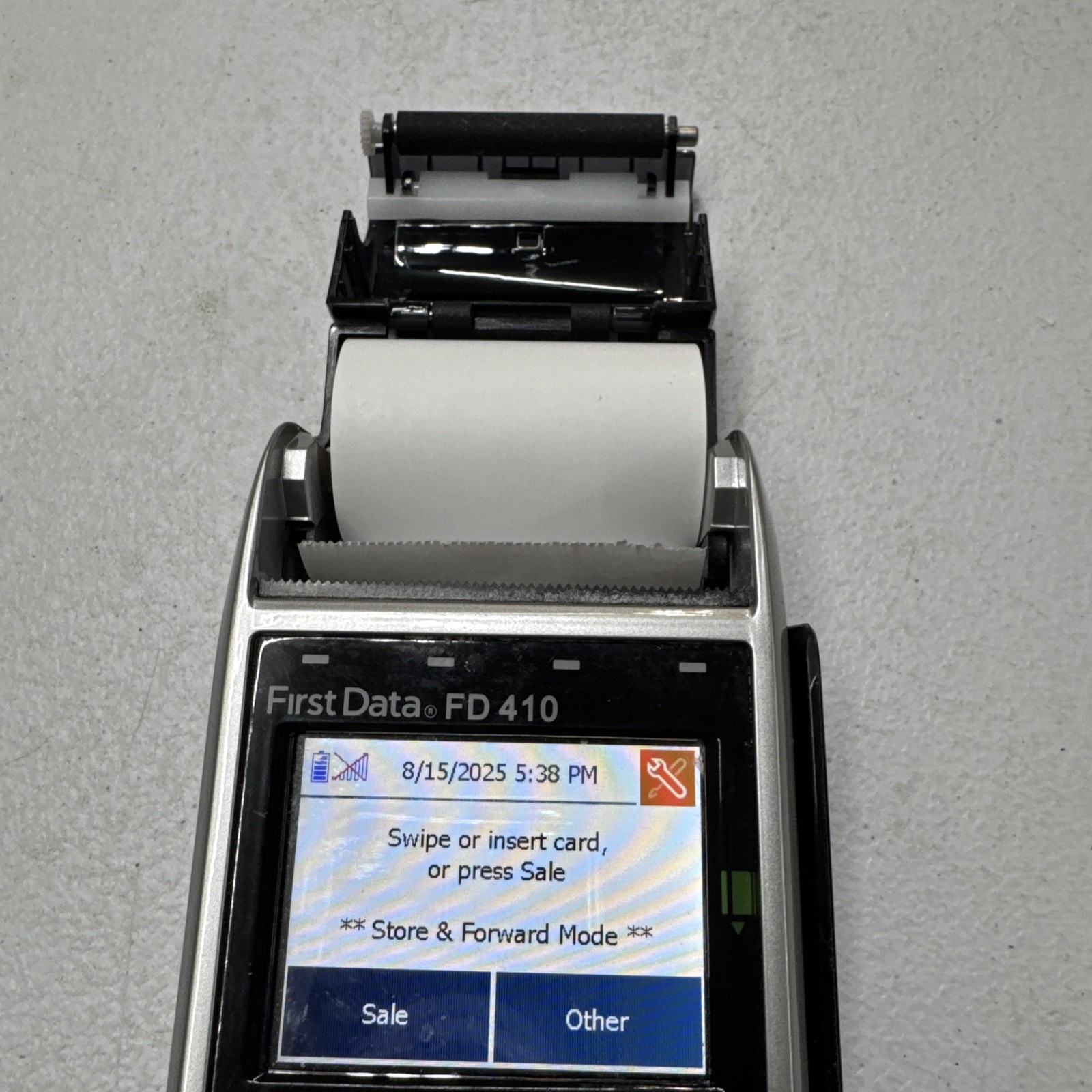 First Data FD410 Credit Card Terminal unit 2 batteries & 1 Charger