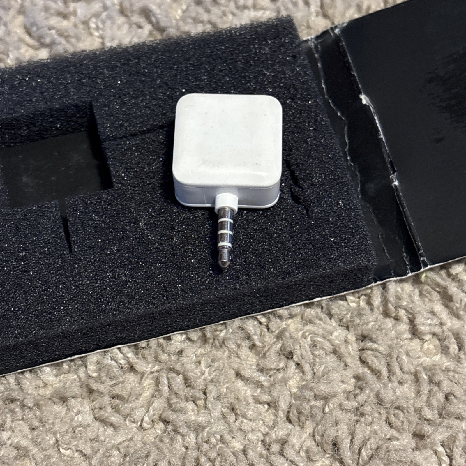 Square A-SKU-0523 Reader for Magstripe Lightning Connector WITH PACKAGE