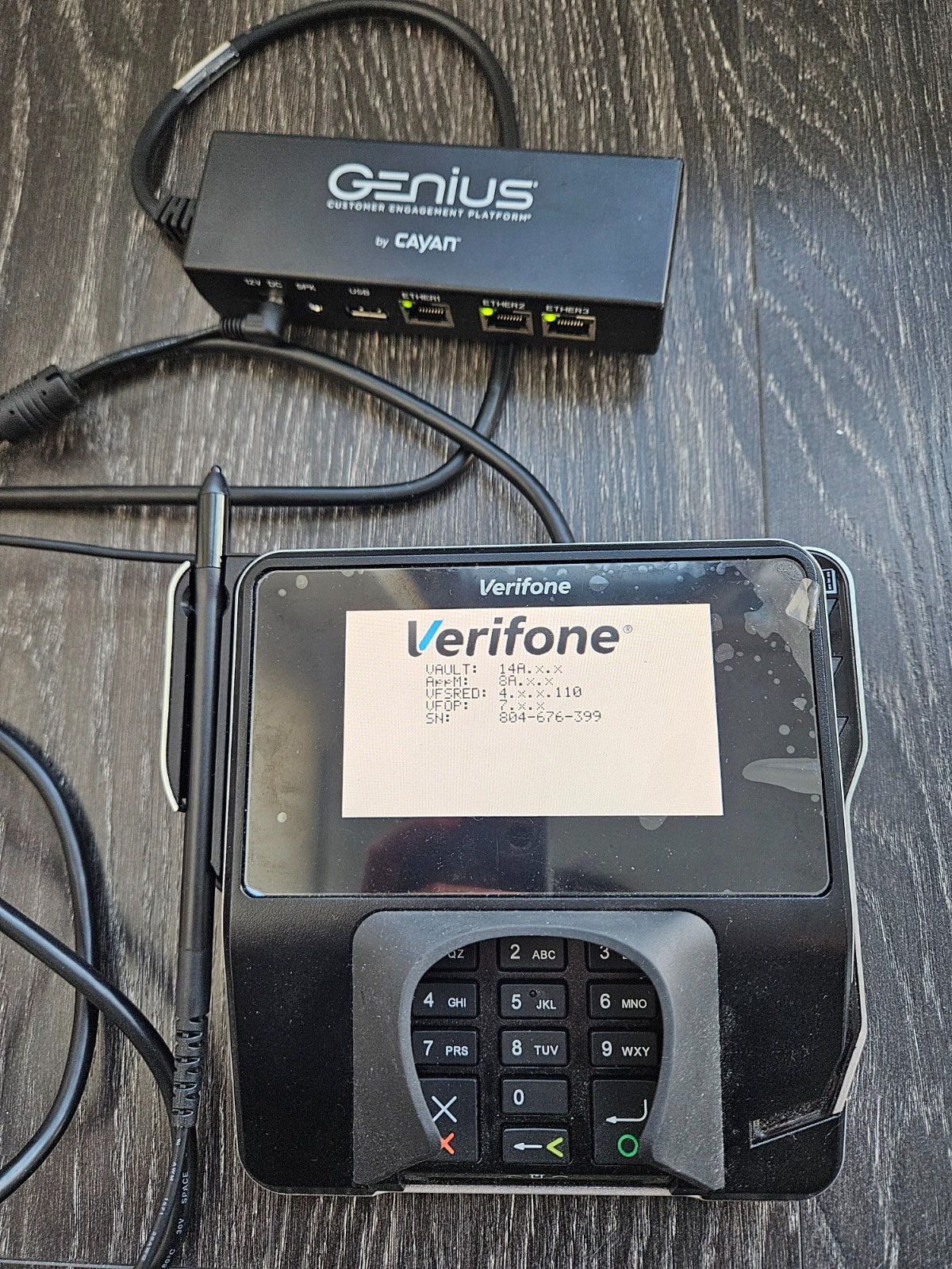 Verifone MX 915 Credit Card Terminal + stylus + PoE adapter, tested and turns on