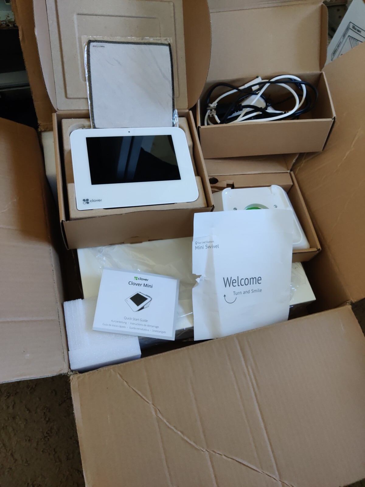 Clover Mini POS Apple Pay, EMV, Printer, Credit Card Machine with Cash drawer