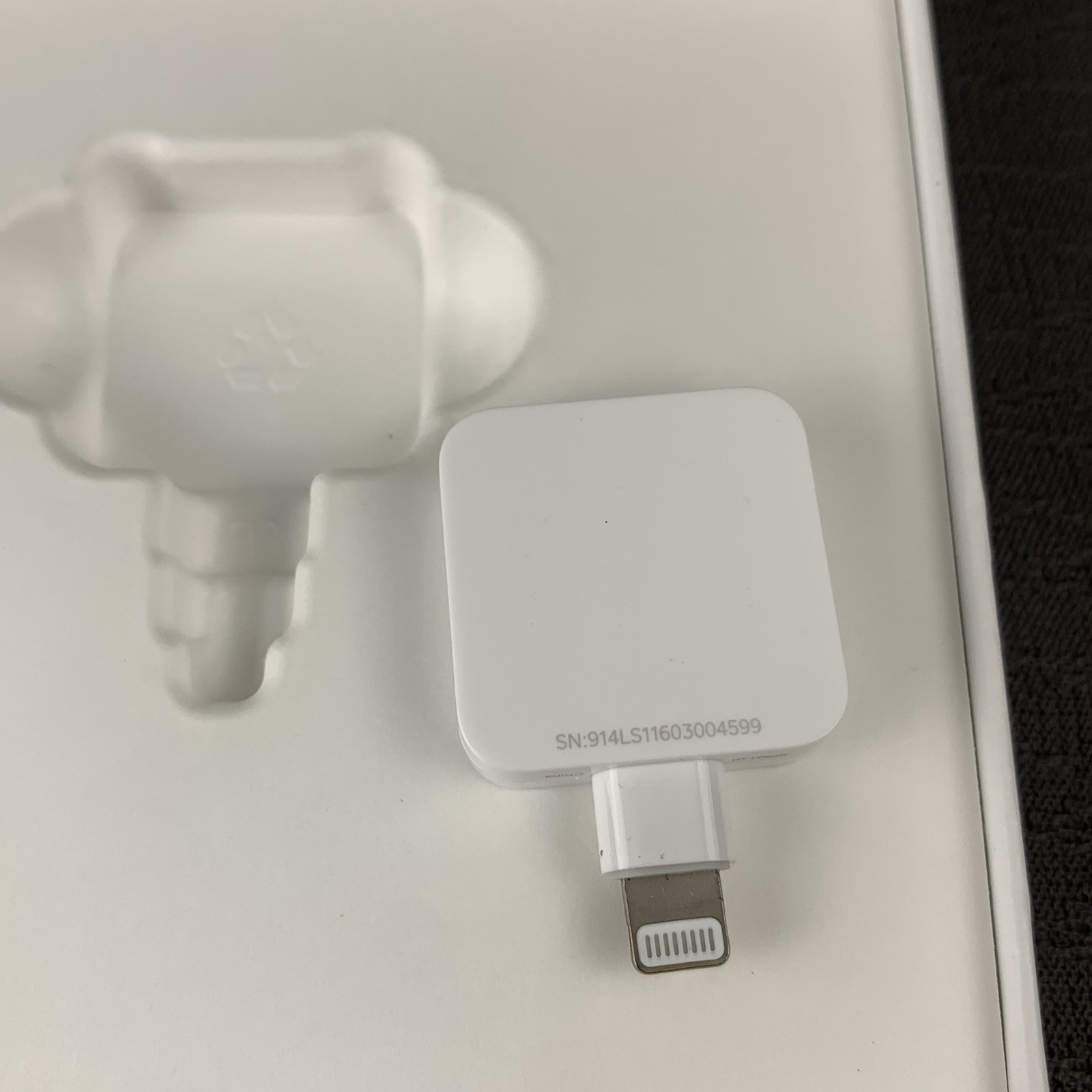 Square – Magstripe Reader with Lightning Connector – Glossy White
