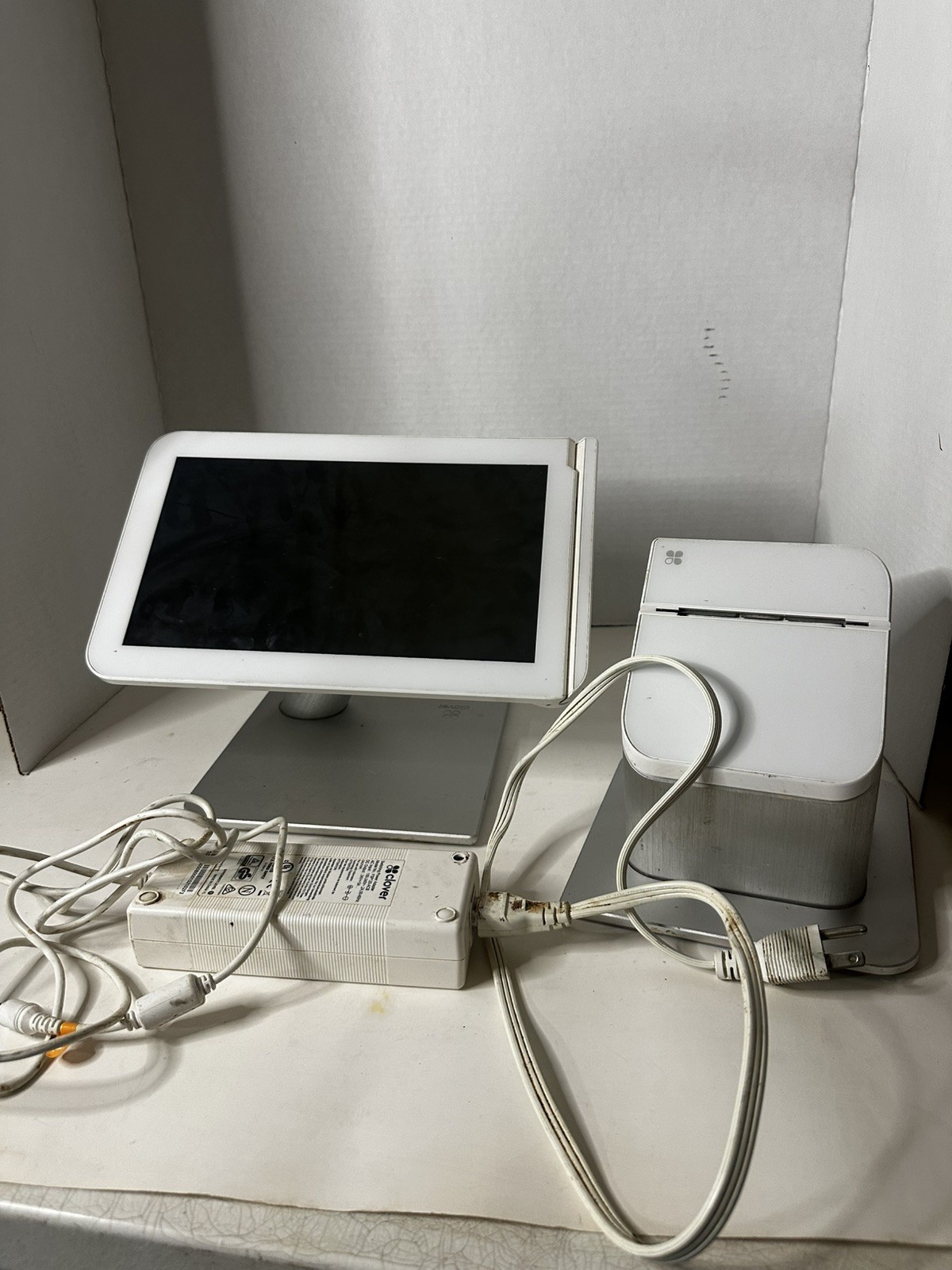 Clover Station POS 1.0 System, P100 Printer, C100 Screen & Power Adapter