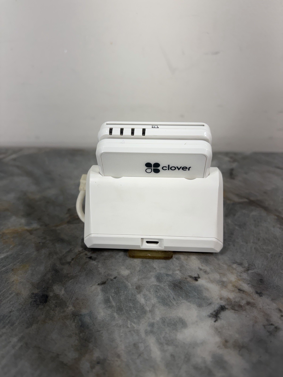 Clover Go RP457 A Contactless Chip Swipe Card Reader White With Charging Dock