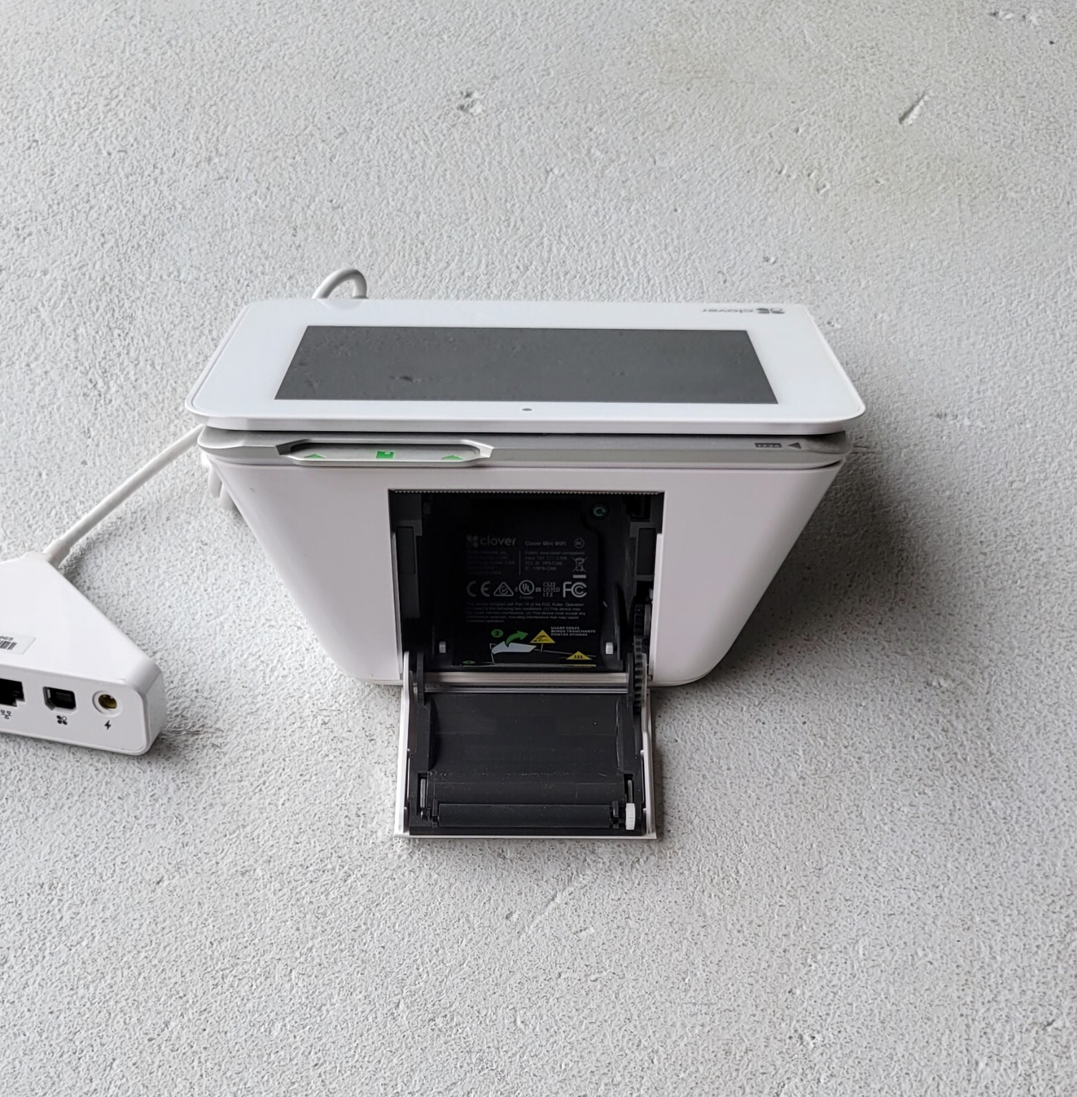 Clover Mini Wifi C300 – Card Reader / POS Point of Sale System, Pre-owned.