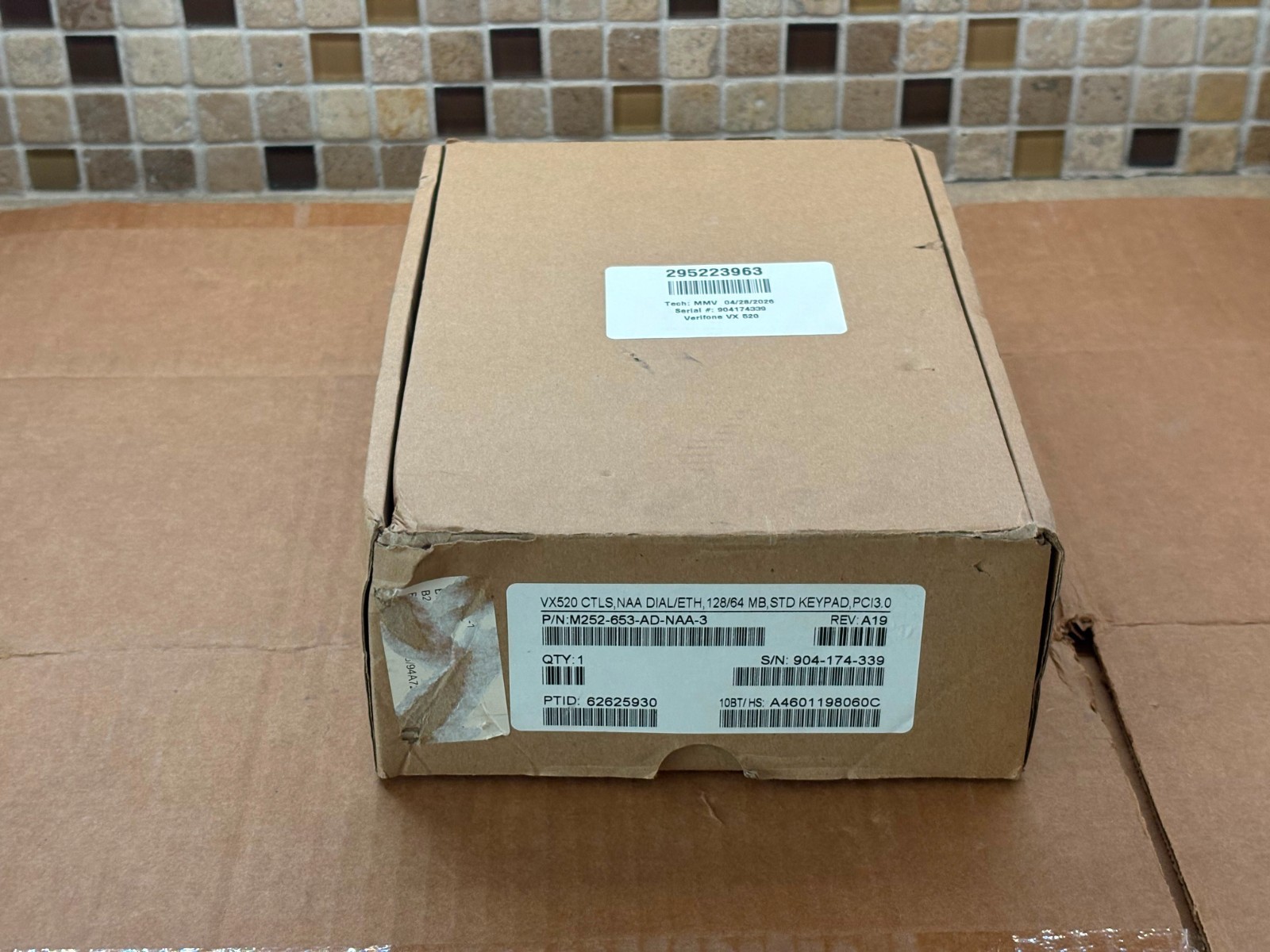 VeriFone Vx520 EMV Credit Card Machine #M252-753-03-NAA-3