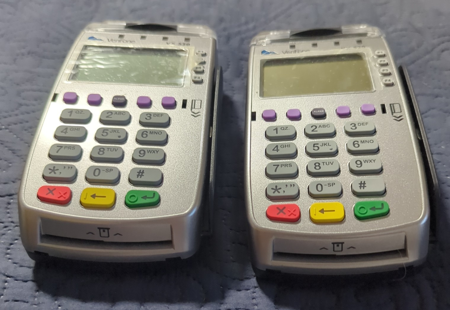 Lot of 2 VeriFone Vx 520 POS Debit / Credit Card Terminal Powers On