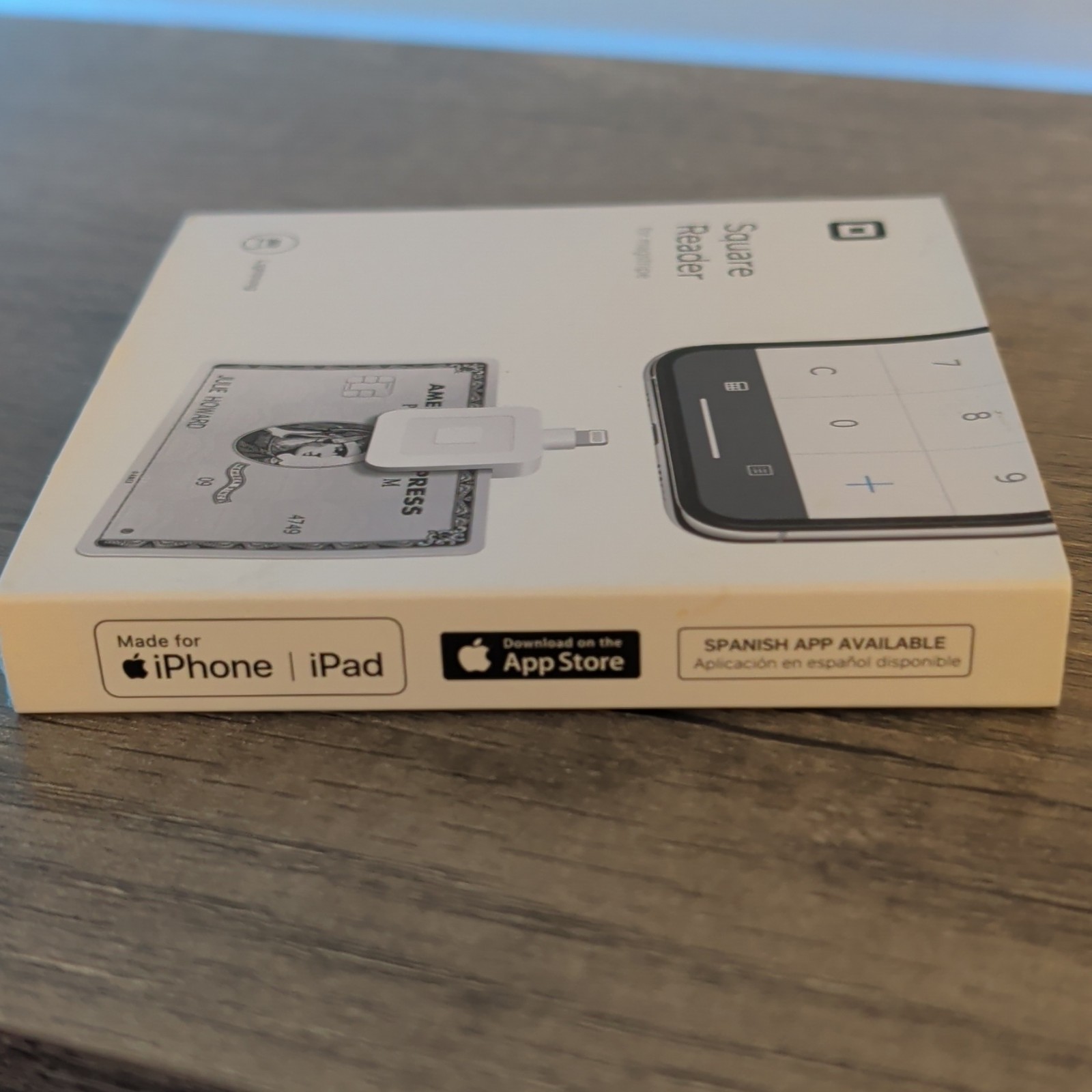 Square Reader for Magstripe Credit Card Reader, Lightning for iPhone iPad