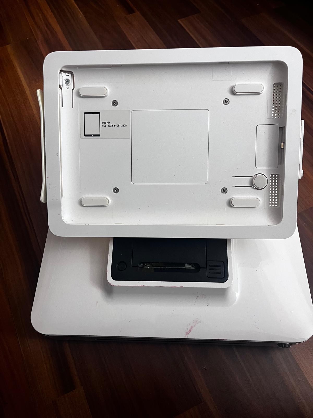 Elo POS & Ingenico Card Reader Payment Terminal, retail and hospitality systems