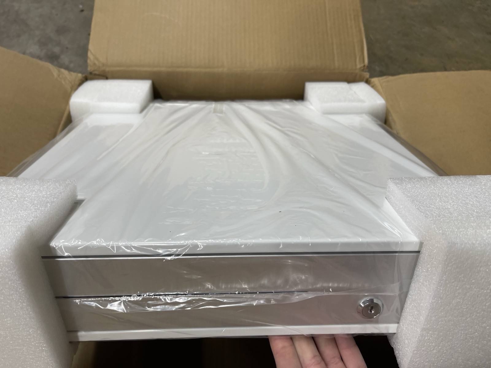 NEW! Clover XL 24” kitchen display system + Clover Cash Drawer.