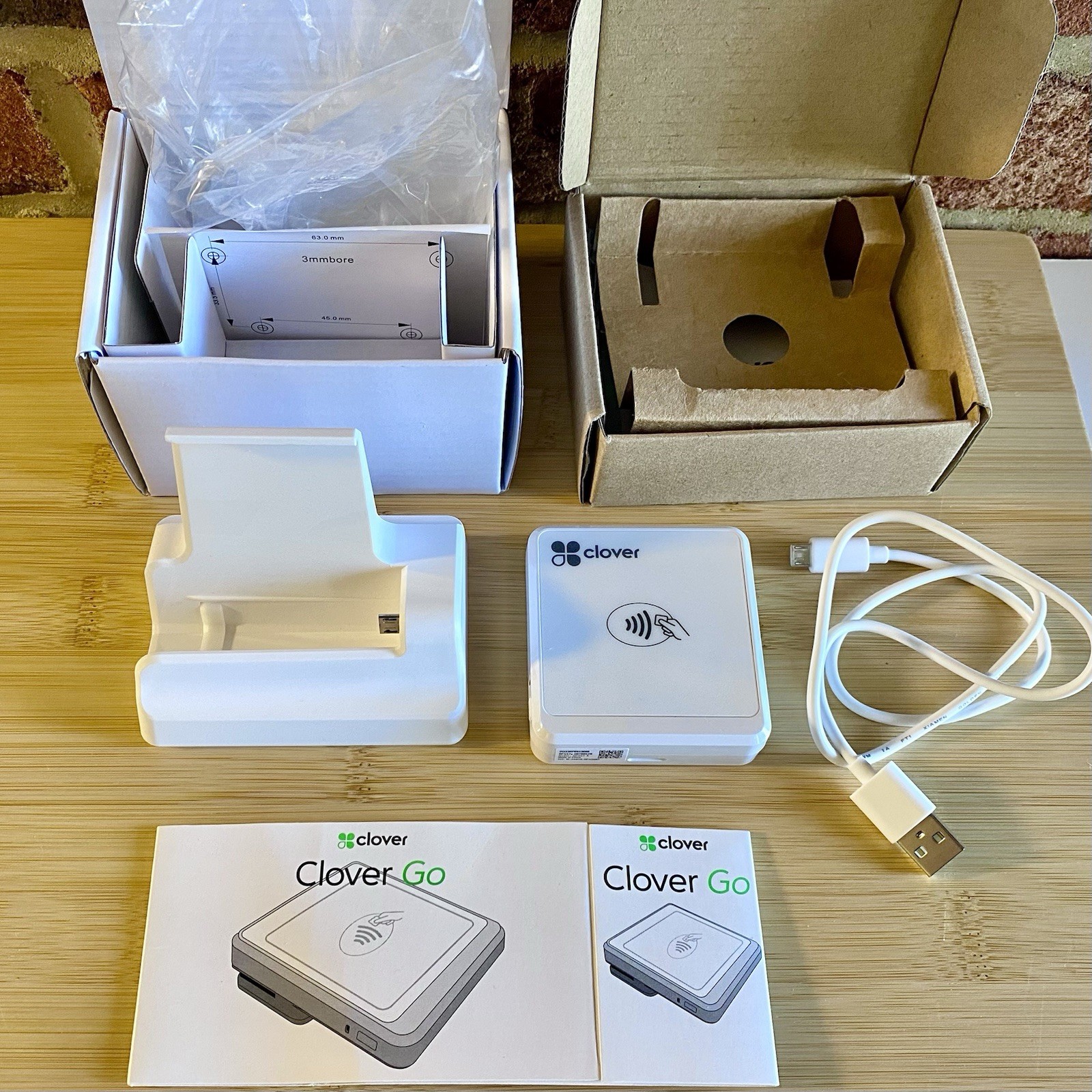 Clover Go Contactless Chip Swipe Card Reader and Dock White RP457C NEW with Box