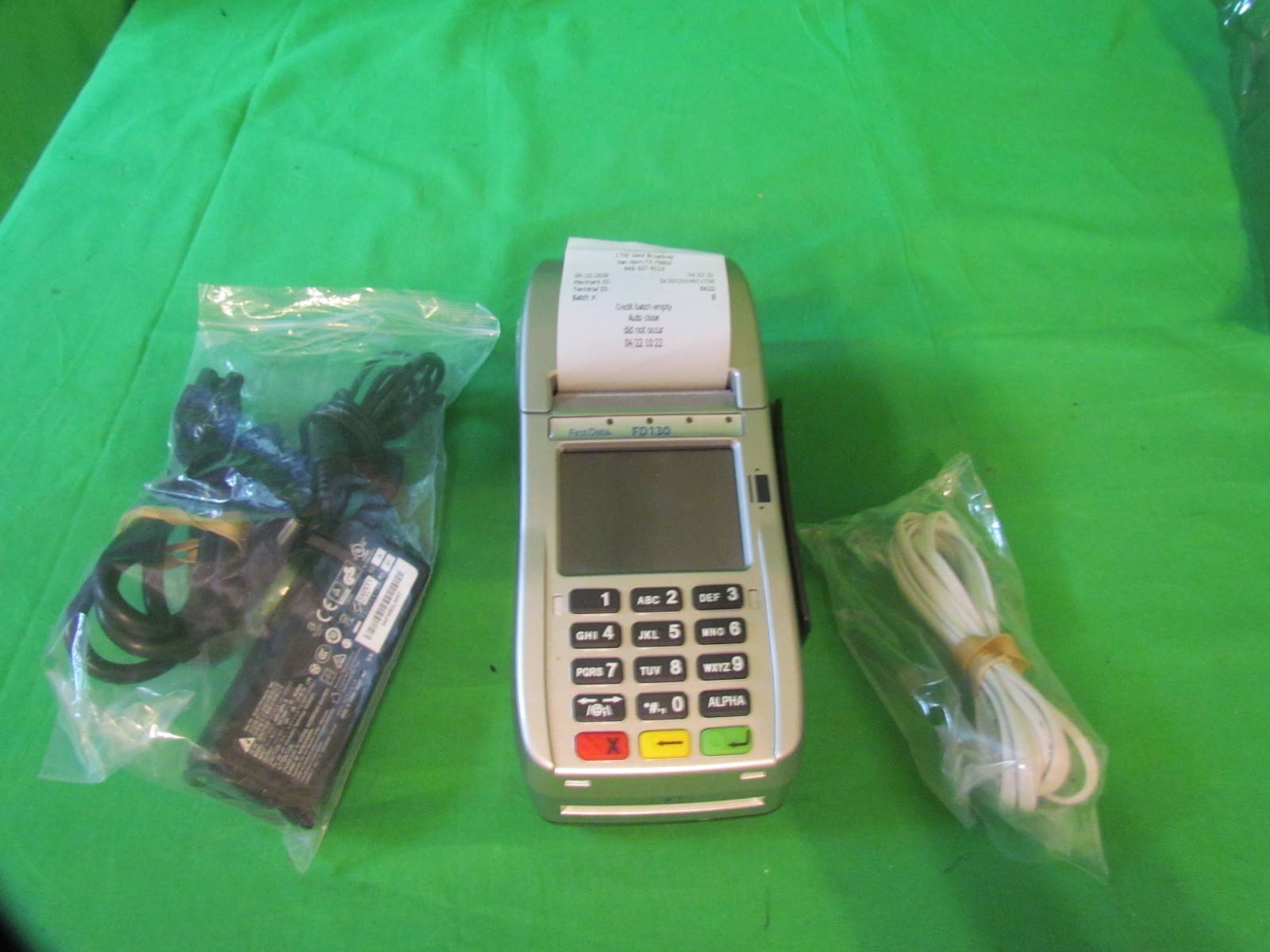 First Data FD130 Credit Card Terminal Machine w/Power AC Adapter Nice Condition
