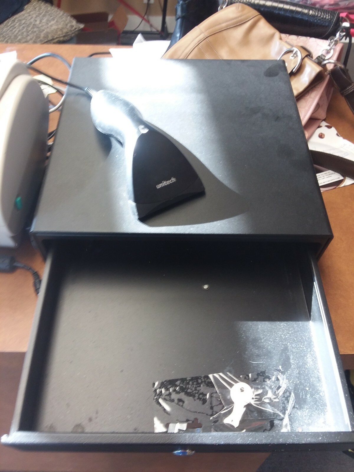 POS System, Speakers, Printer,cash Drawer, Receipt Machine