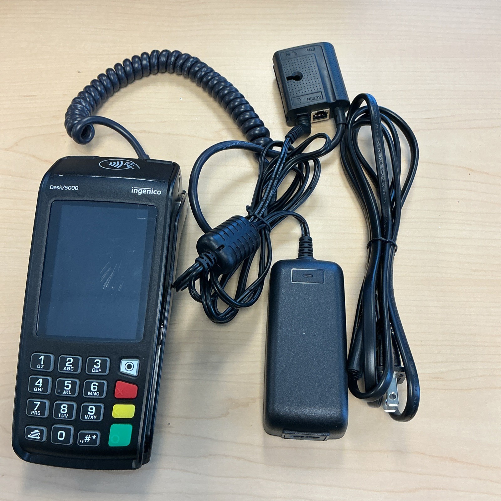 Lot 2 ingenico Desk 5000
