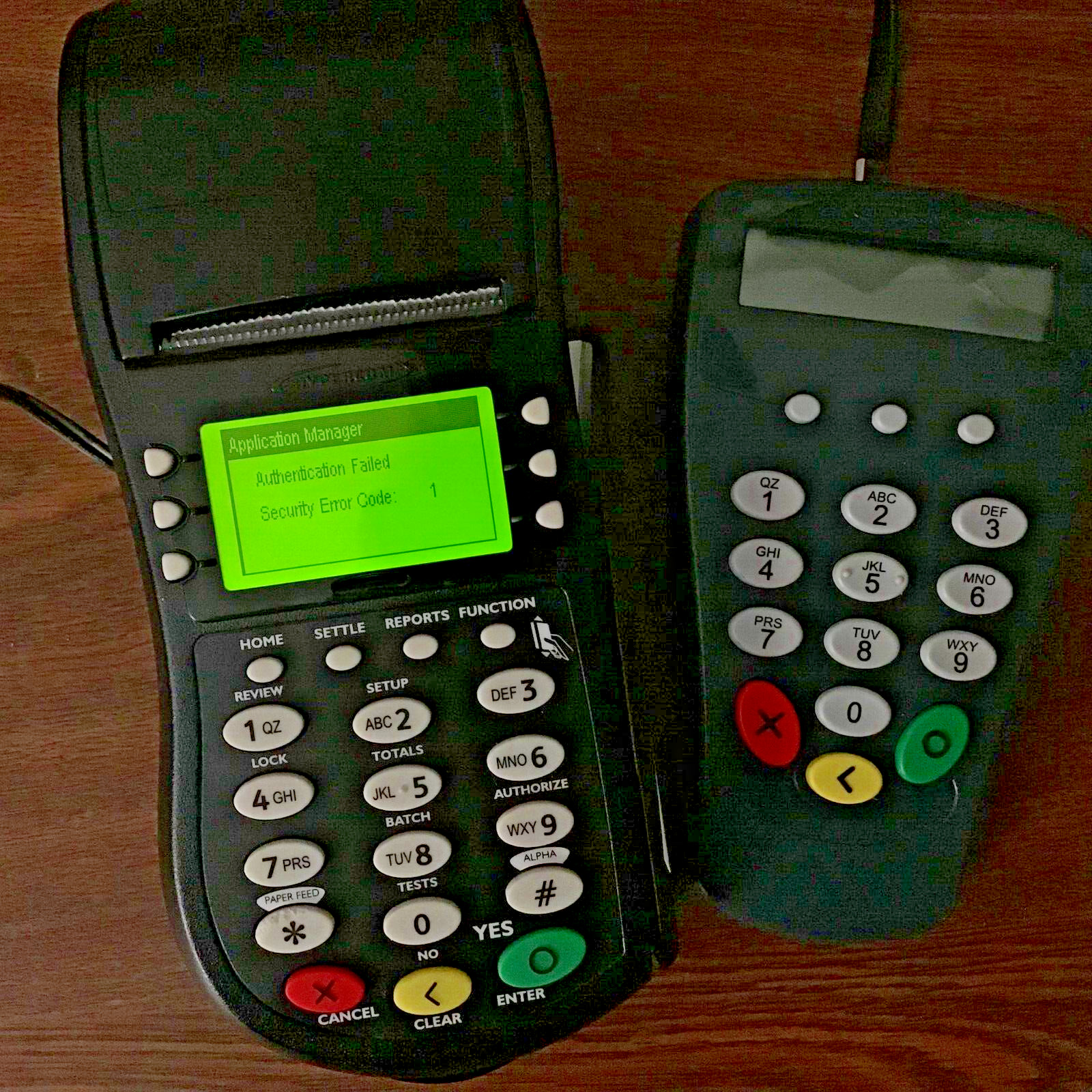 Credit Card Terminal Hypercom T4205 Black Portable Wired 24MB LCD 19-Key Buttons