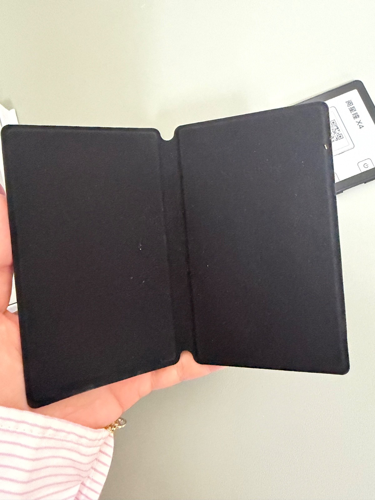 YueXingTong X4 E Ink eReader Digital Book Reader w/ Magnetic Case