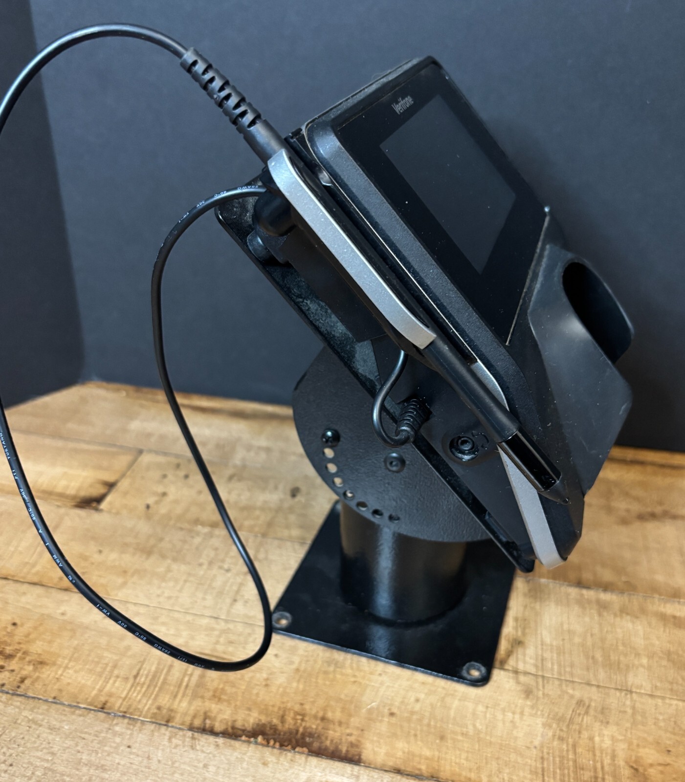 VeriFone MX 915 Card Terminal with swivel stand base (E)