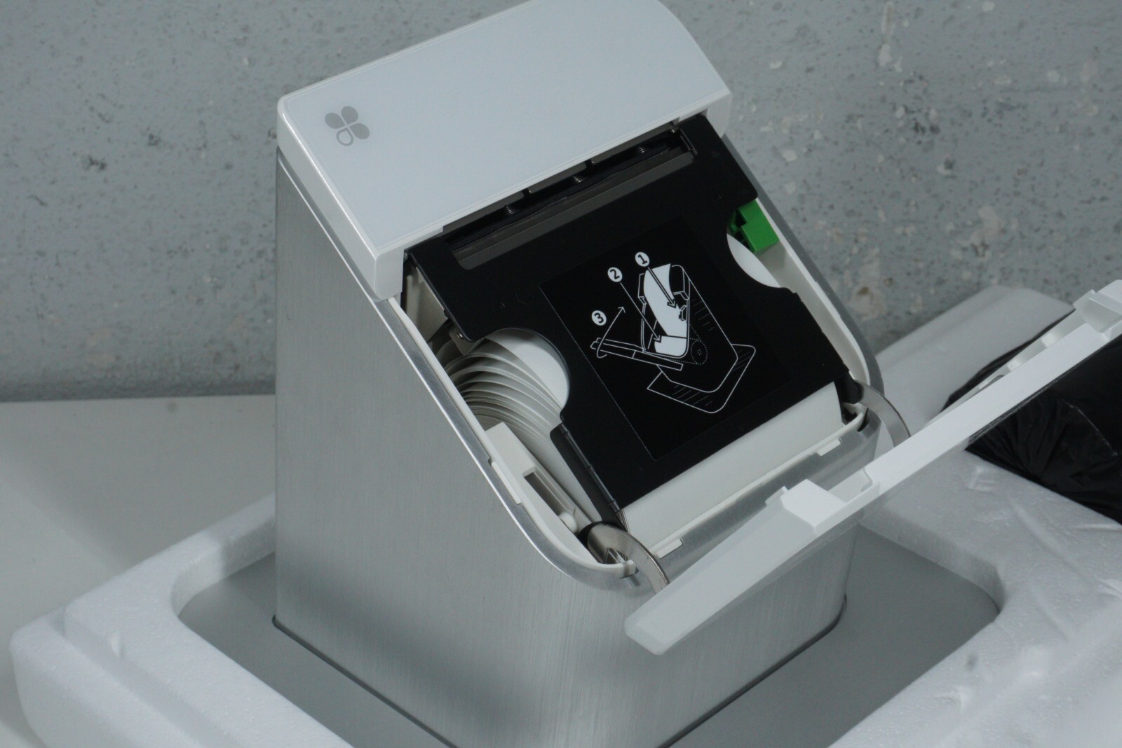 Clover C-100 Touch Screen POS System w/ P-100 Printer – White (No AC adapter)