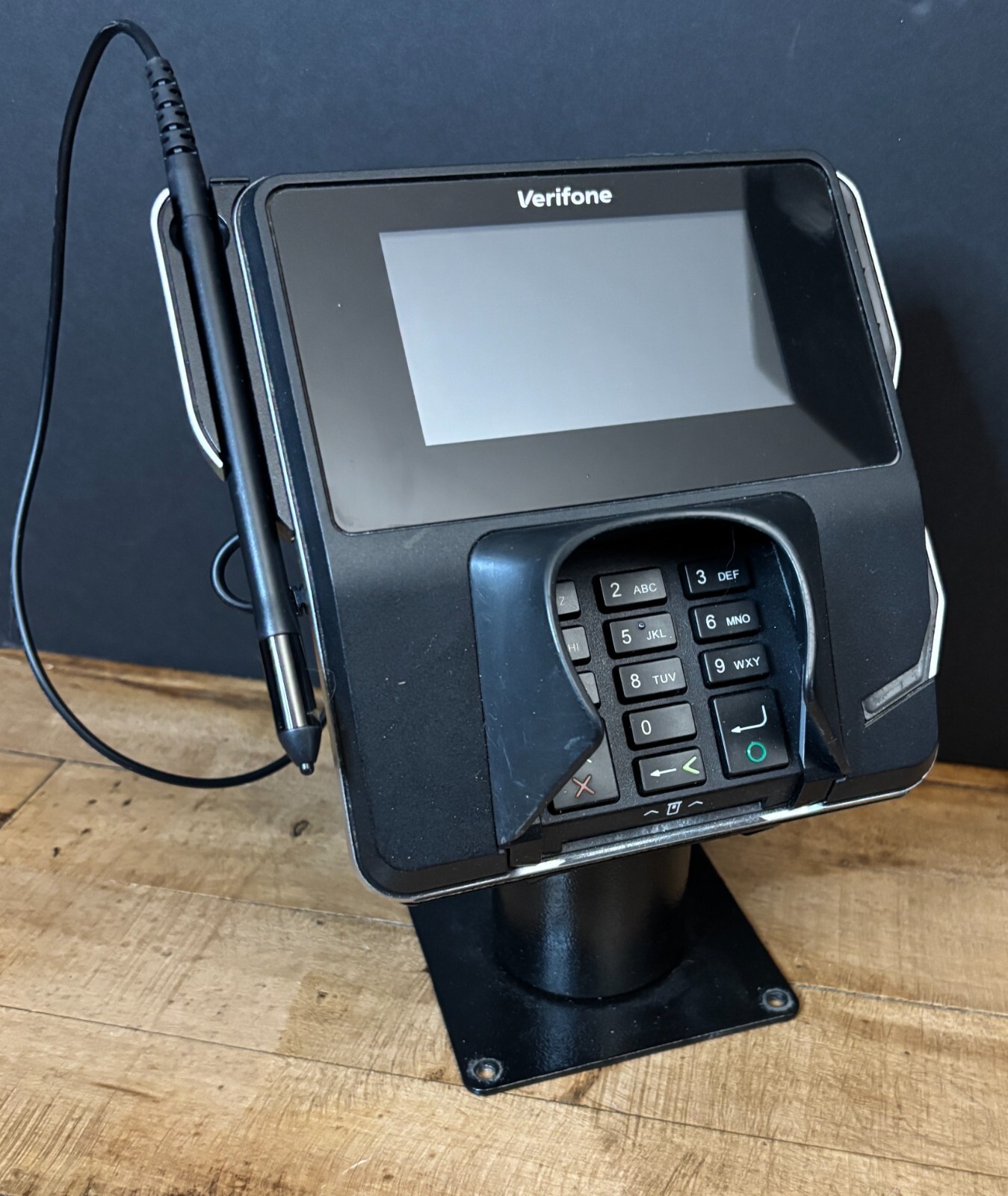 VeriFone MX 915 Card Terminal with swivel stand base (E)