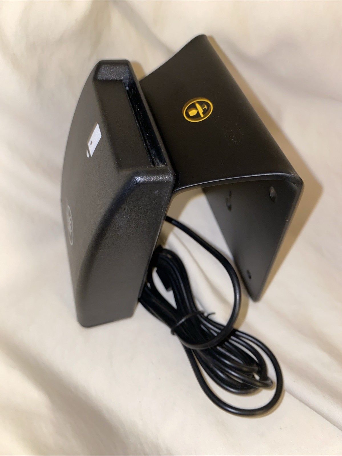 IDtech USB Powered 3-in-1 Card Reader Model ID 80149008-001