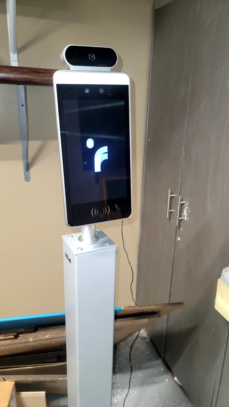 InReality Thermal Mirror Reader w/Camera and Software on Stand 20E-TM91421