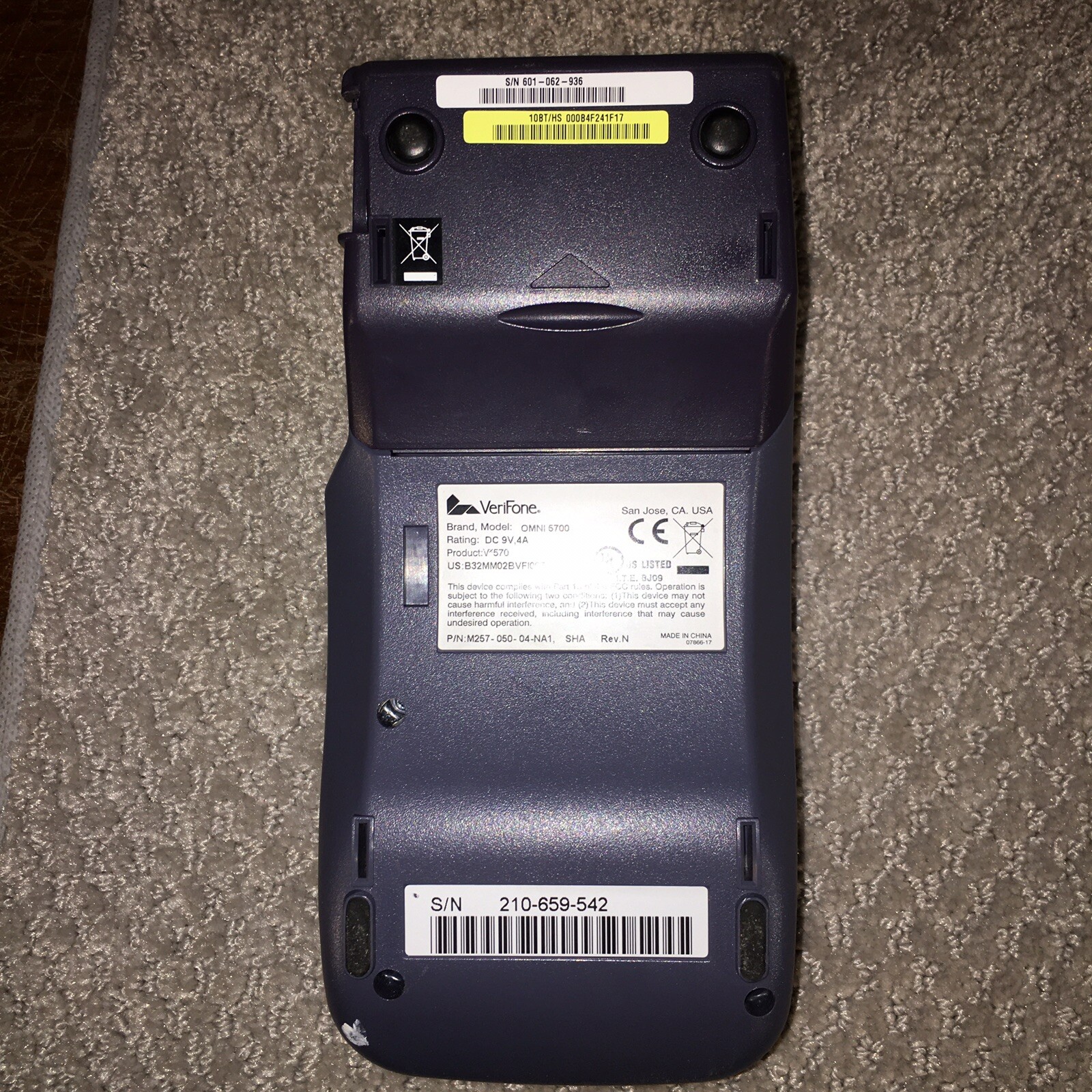 VeriFone VX570 Credit Card Terminal For Repair – Powers On. Rova P/S included.