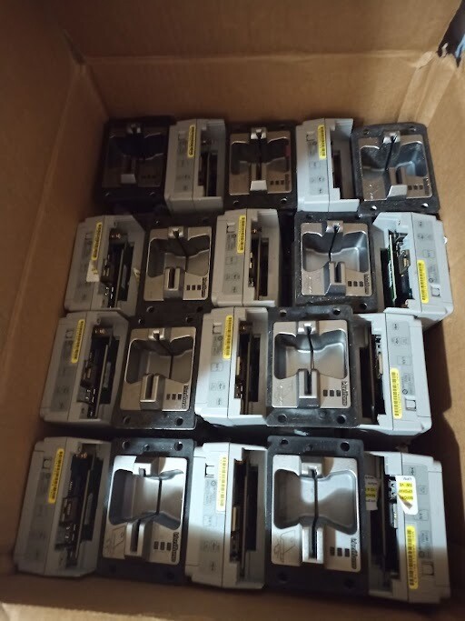 LOT OF 20 – VERIFONE M159-300-070-WWA-C UX300-WPWR UX300 CREDIT CARD READERS