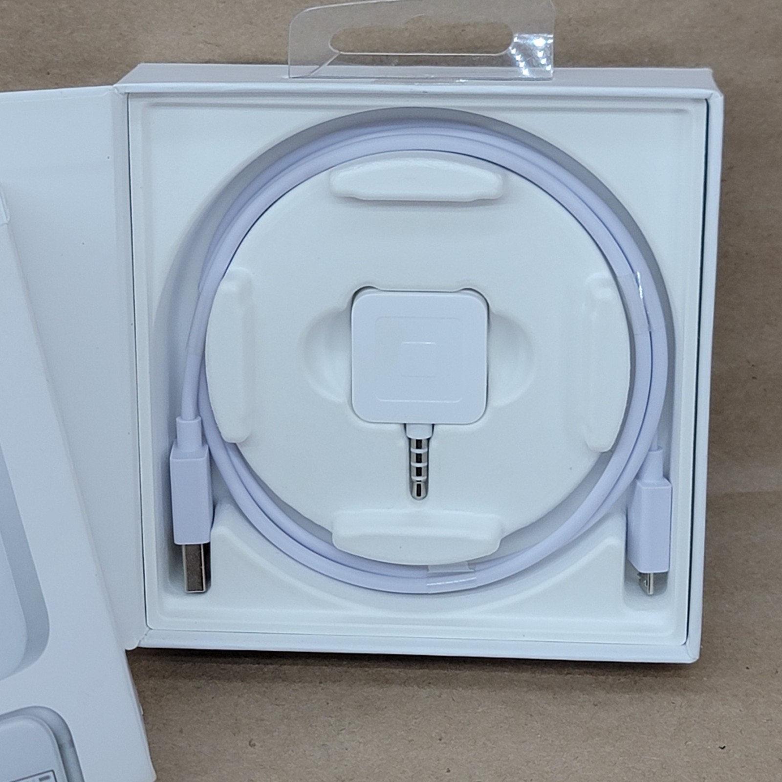 Square Contactless Chip Magstripe Bluetooth Credit Card Reader A-SKU-0485