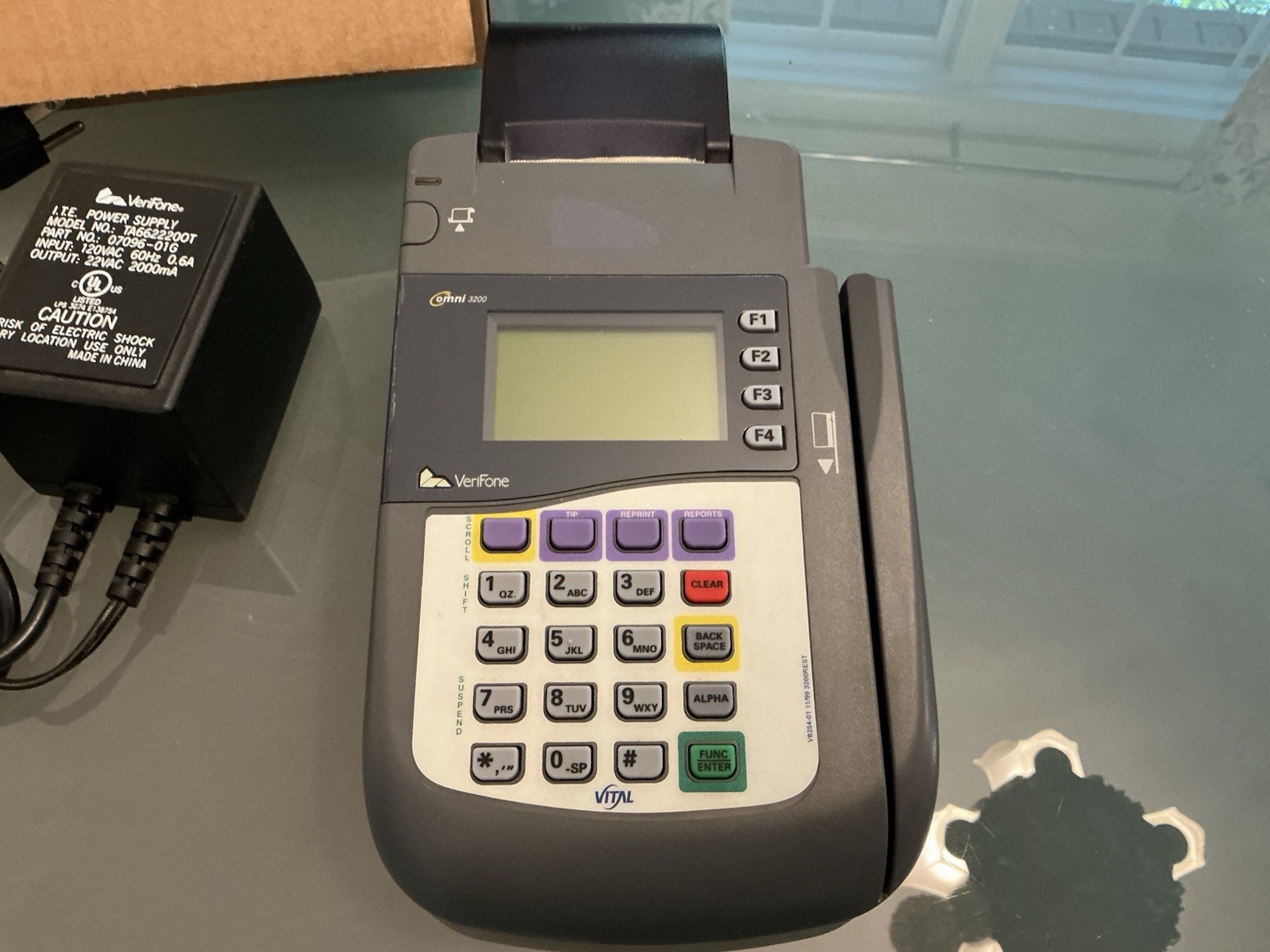 Verifone OMNI 3200 Credit Card Processor Terminal Printer & Case of Paper Rolls