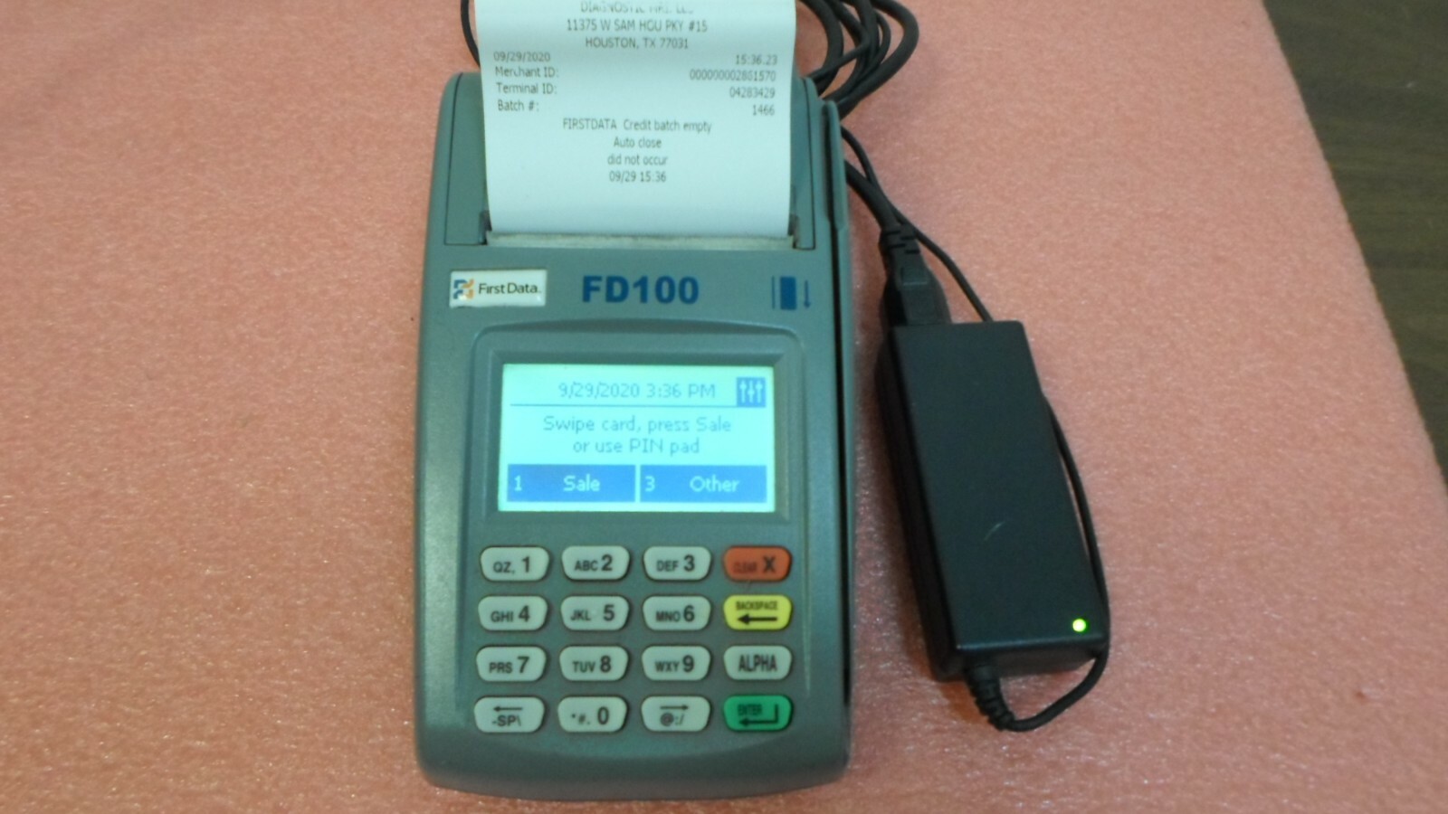 First Data Credit Card Terminal Model FD-100 P/N: 001078064 W/ADAPTER