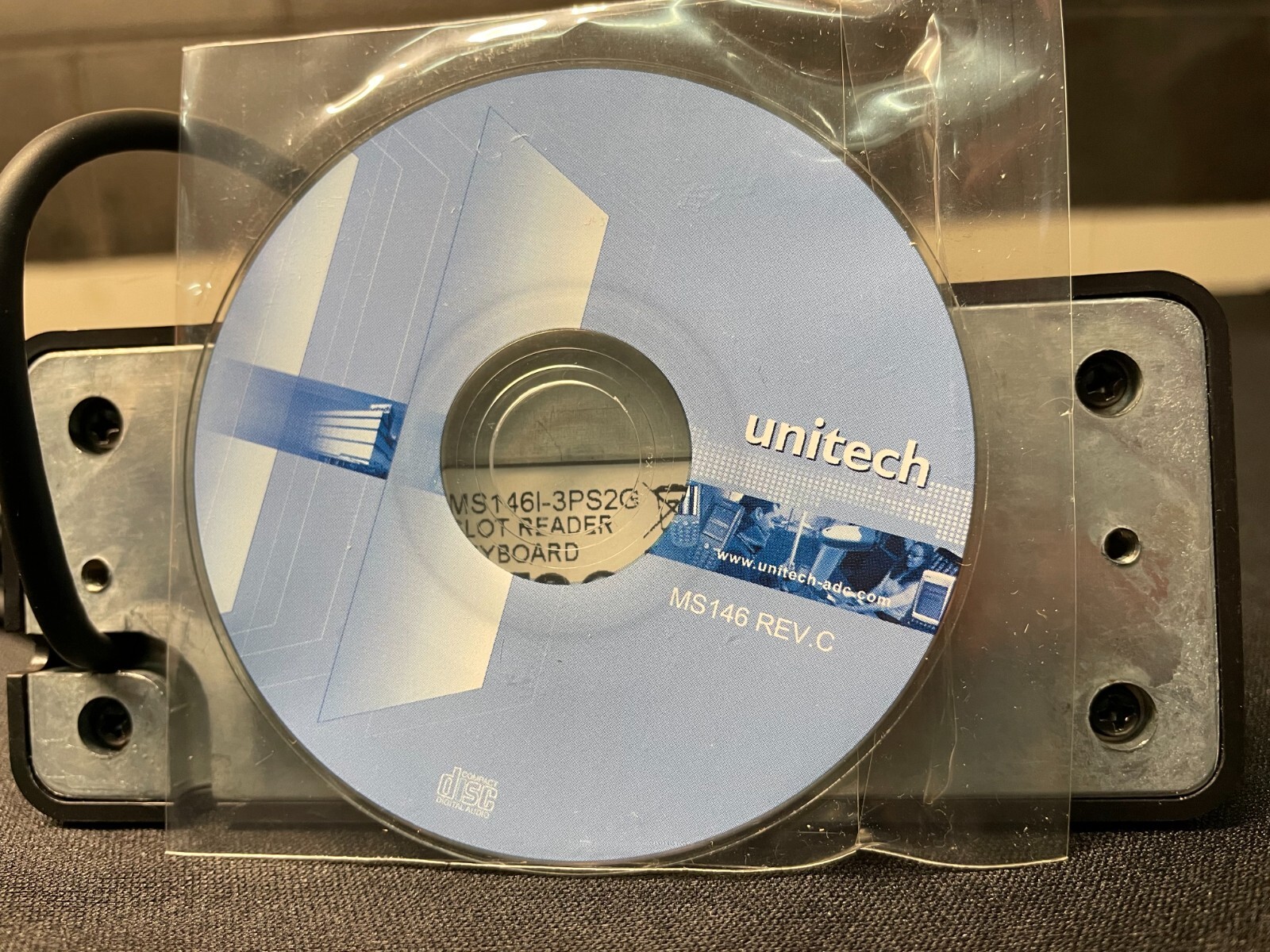 UniTech MS146I-3PS2G Slot Reader Keyboard