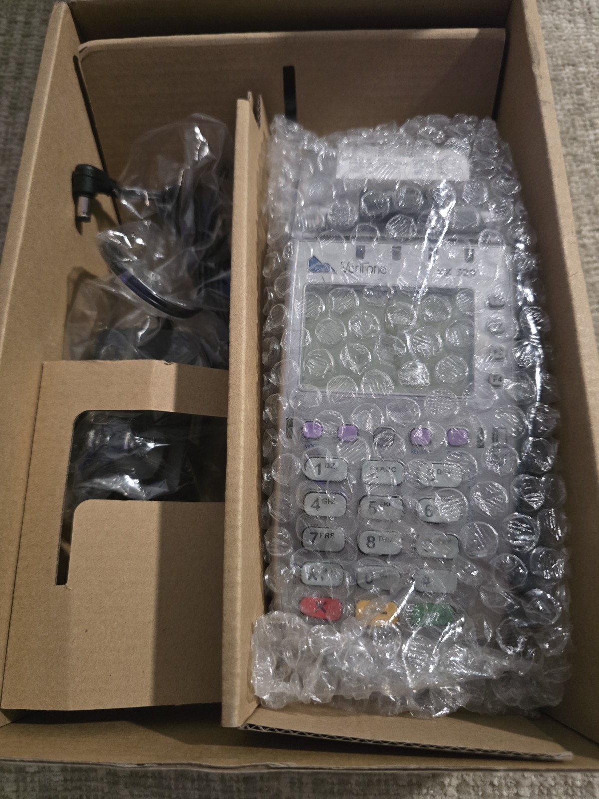 VeriFone Vx520 EMV NFC Credit Card Machine #M252-653-A3-NAA-3 *UNLOCKED*
