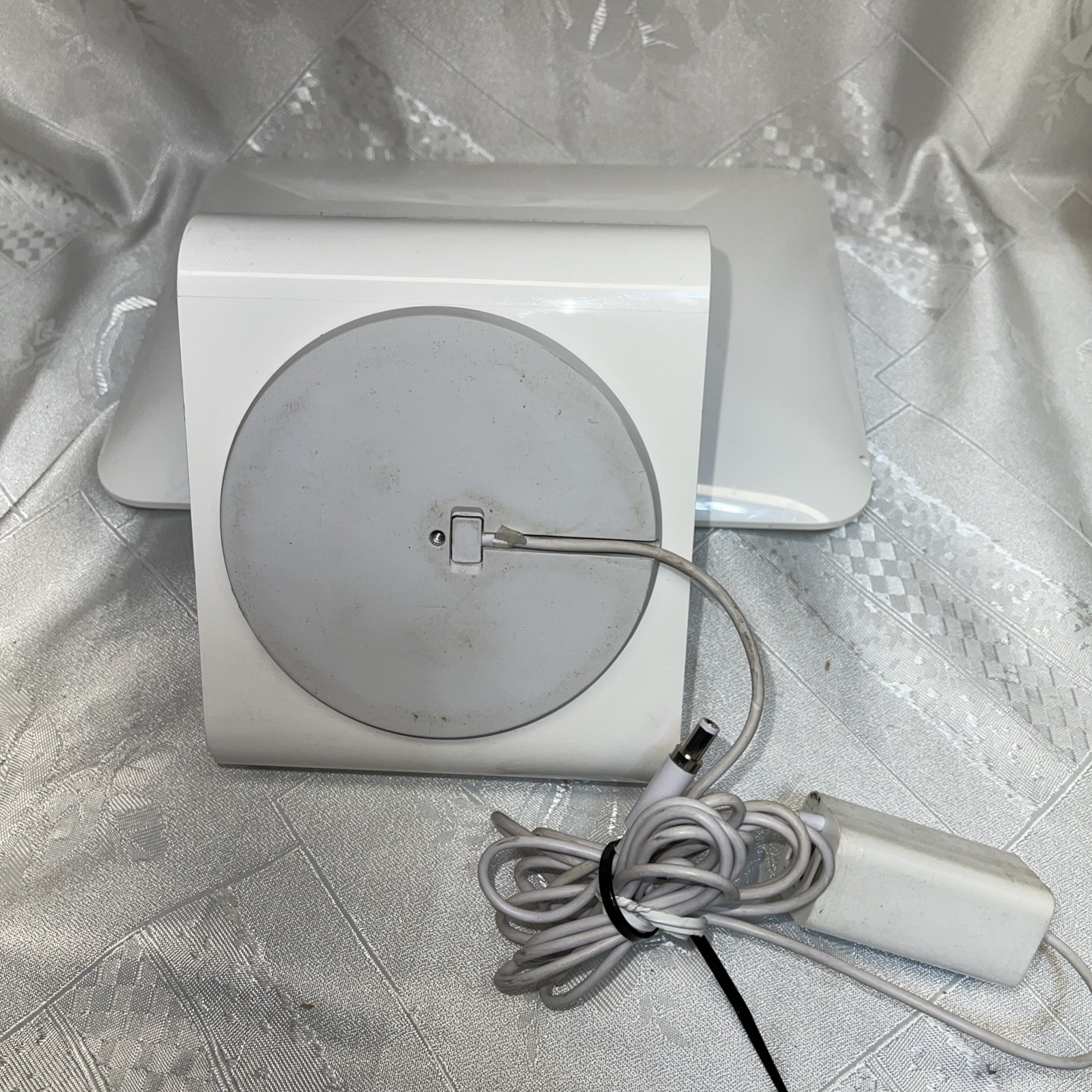 Square Stand for iPad – White Model #S025
