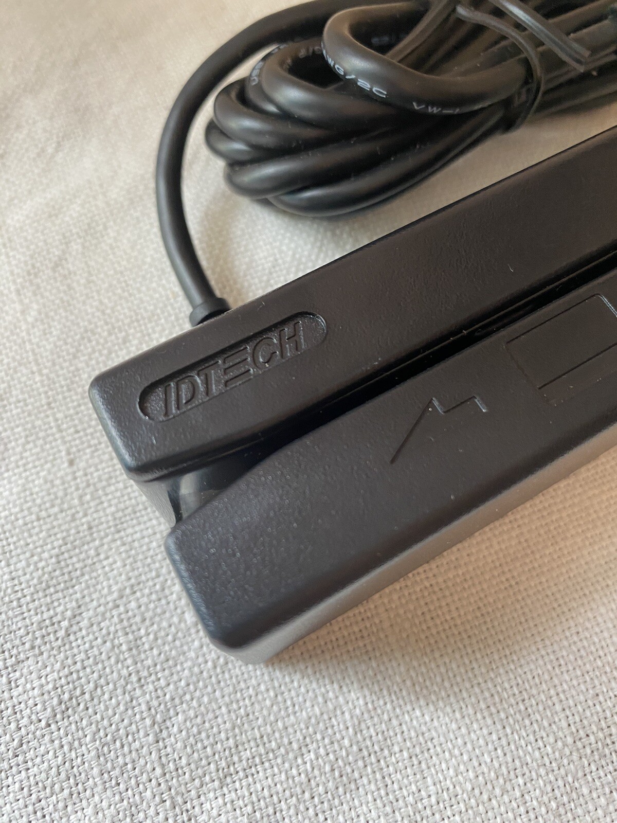 IDTECH USB Credit Card Reader – Model: IDRE-334133B-1M